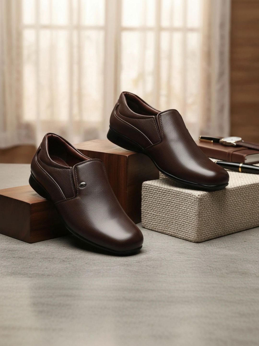 ALSTOM Men Textured PU Loafers