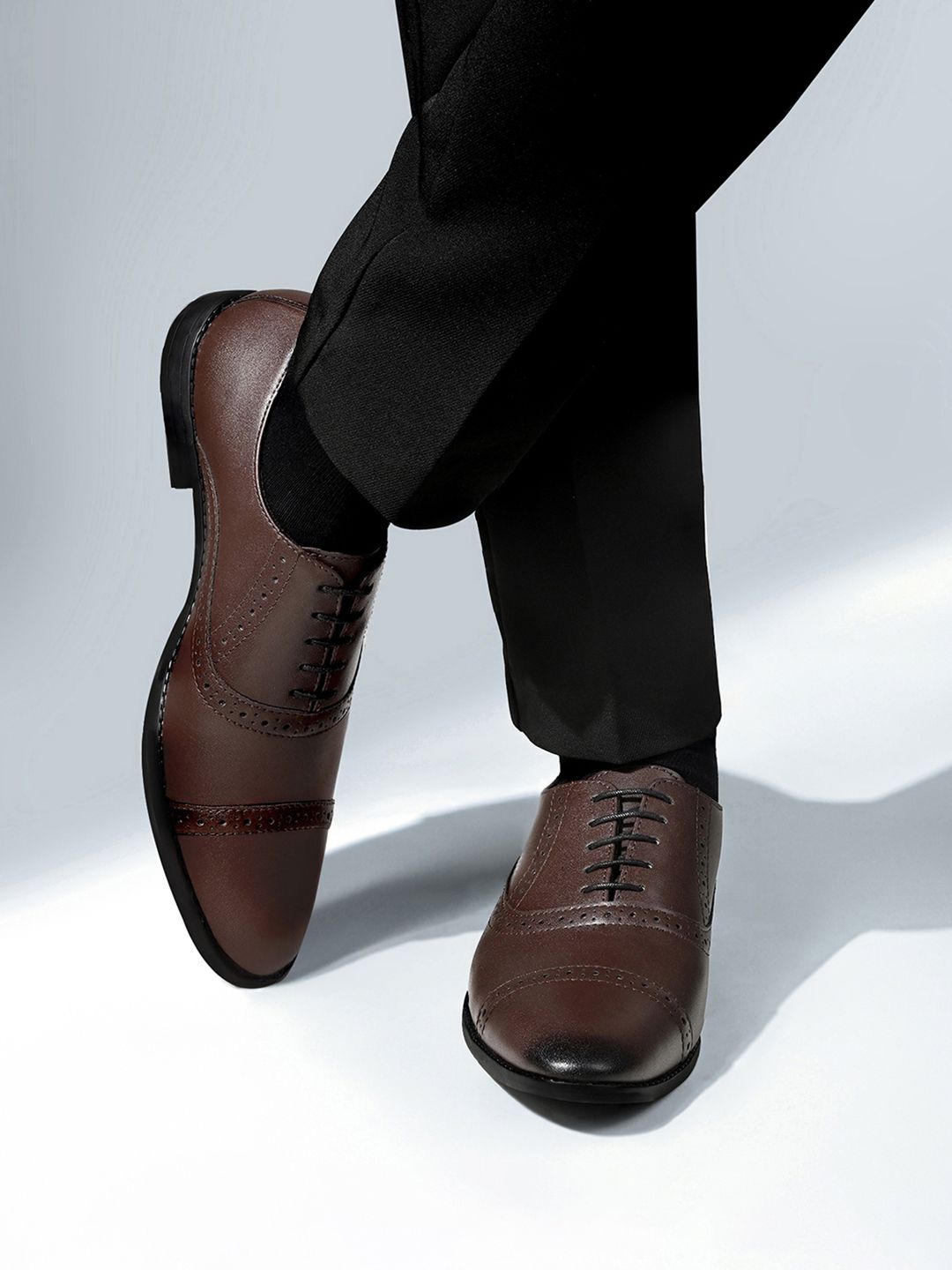 LOUIS STITCH 
Men Textured Formal Lace Up Oxford Shoes
