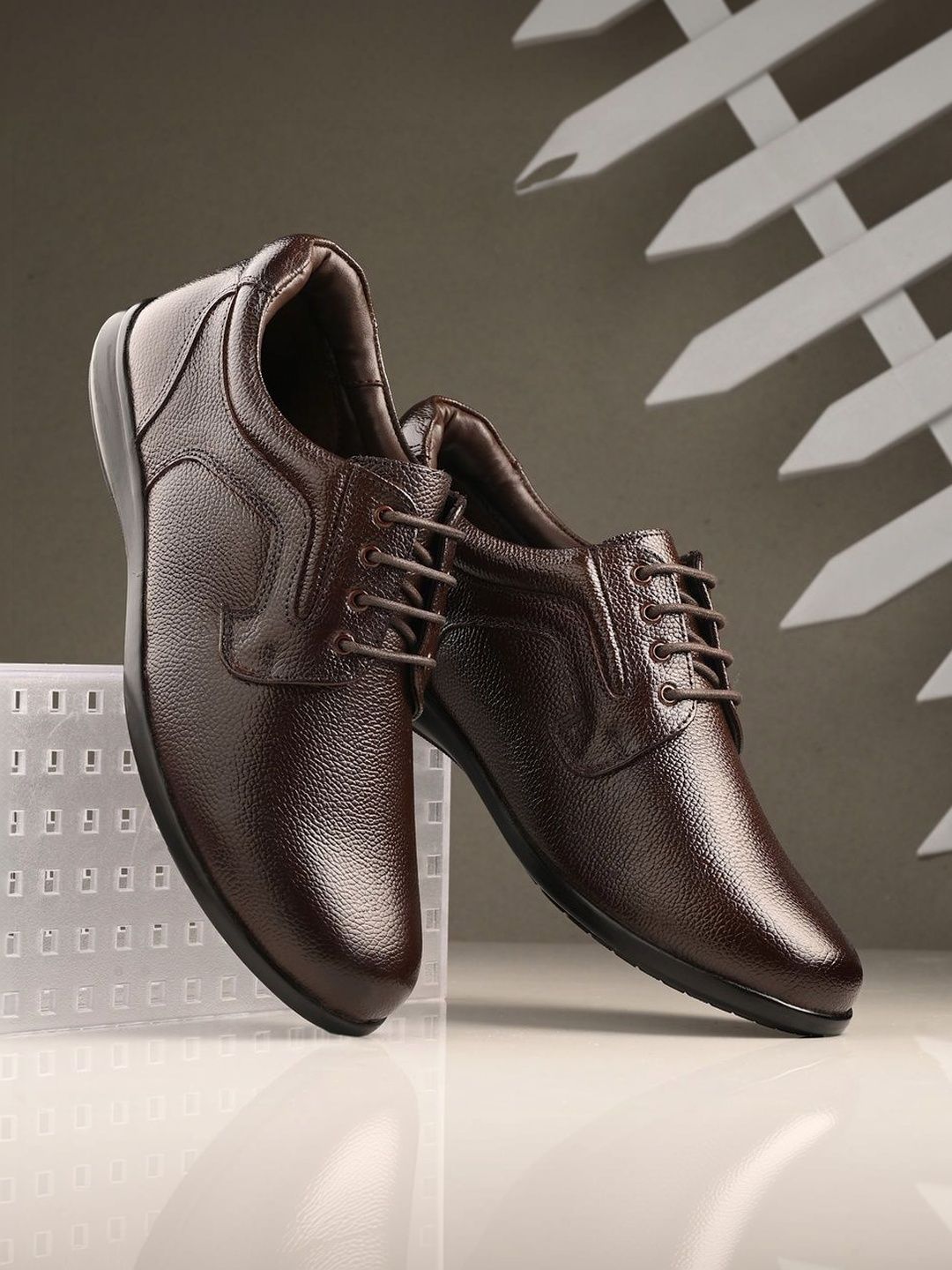 House of Pataudi House of Pataudi Men Textured Leather Round Toe Lace-Ups Derbys Formal Shoes