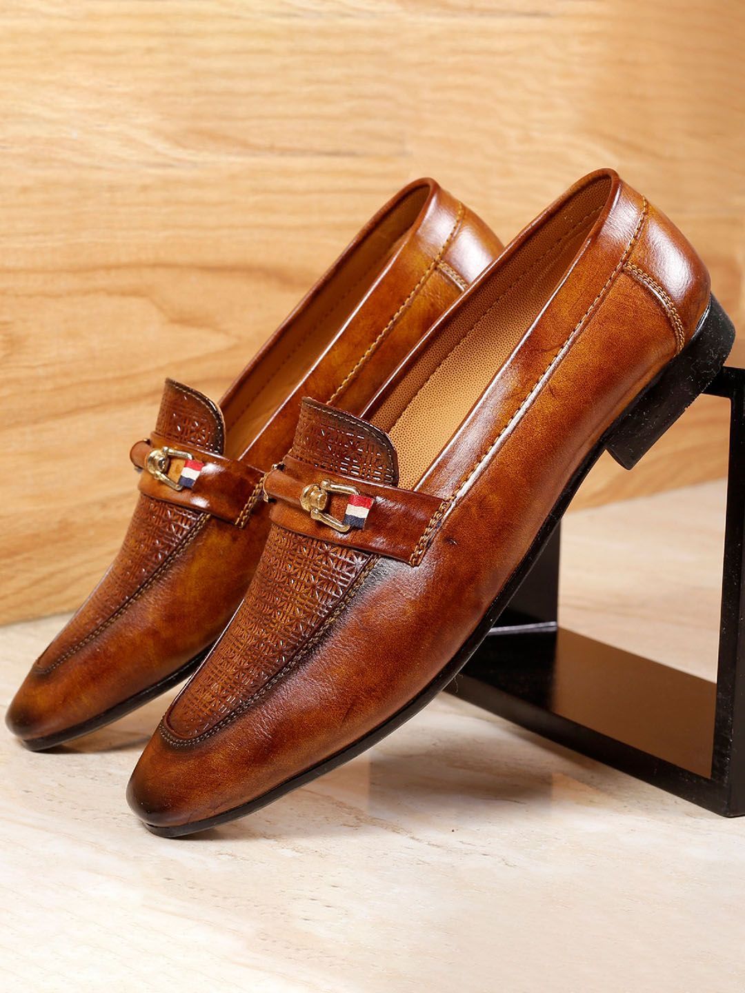 Bxxy Men Textured Round Toe Formal Loafers