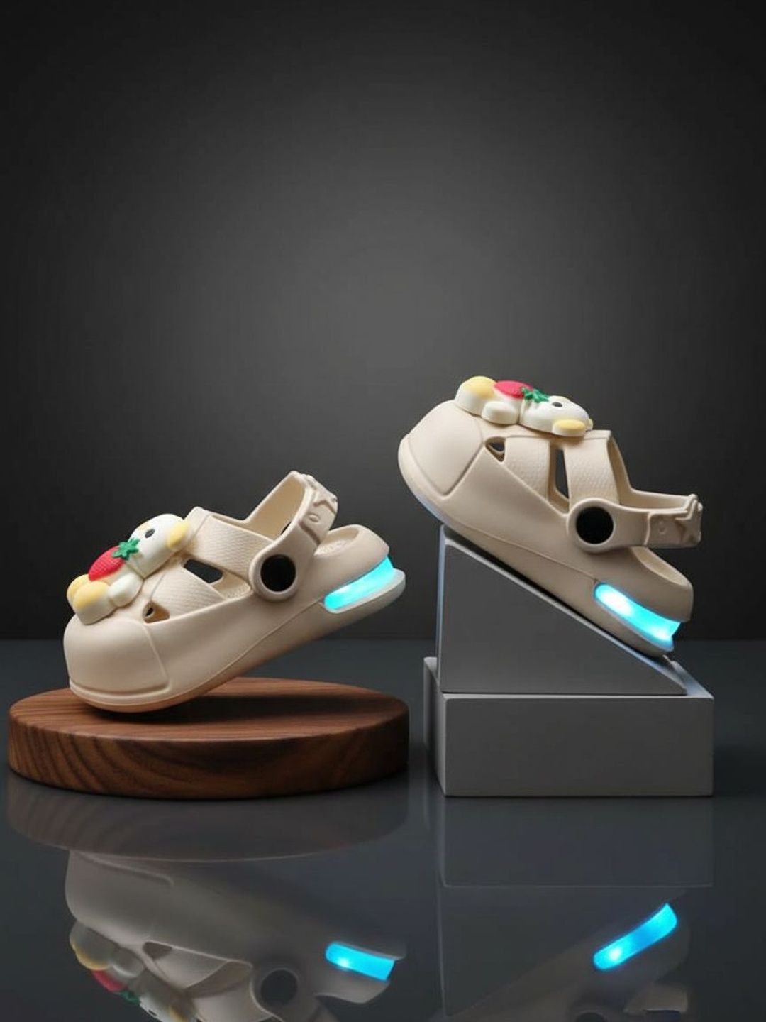 Happy Feet Happy Feet Unisex Kids Embellished Rubber Clogs