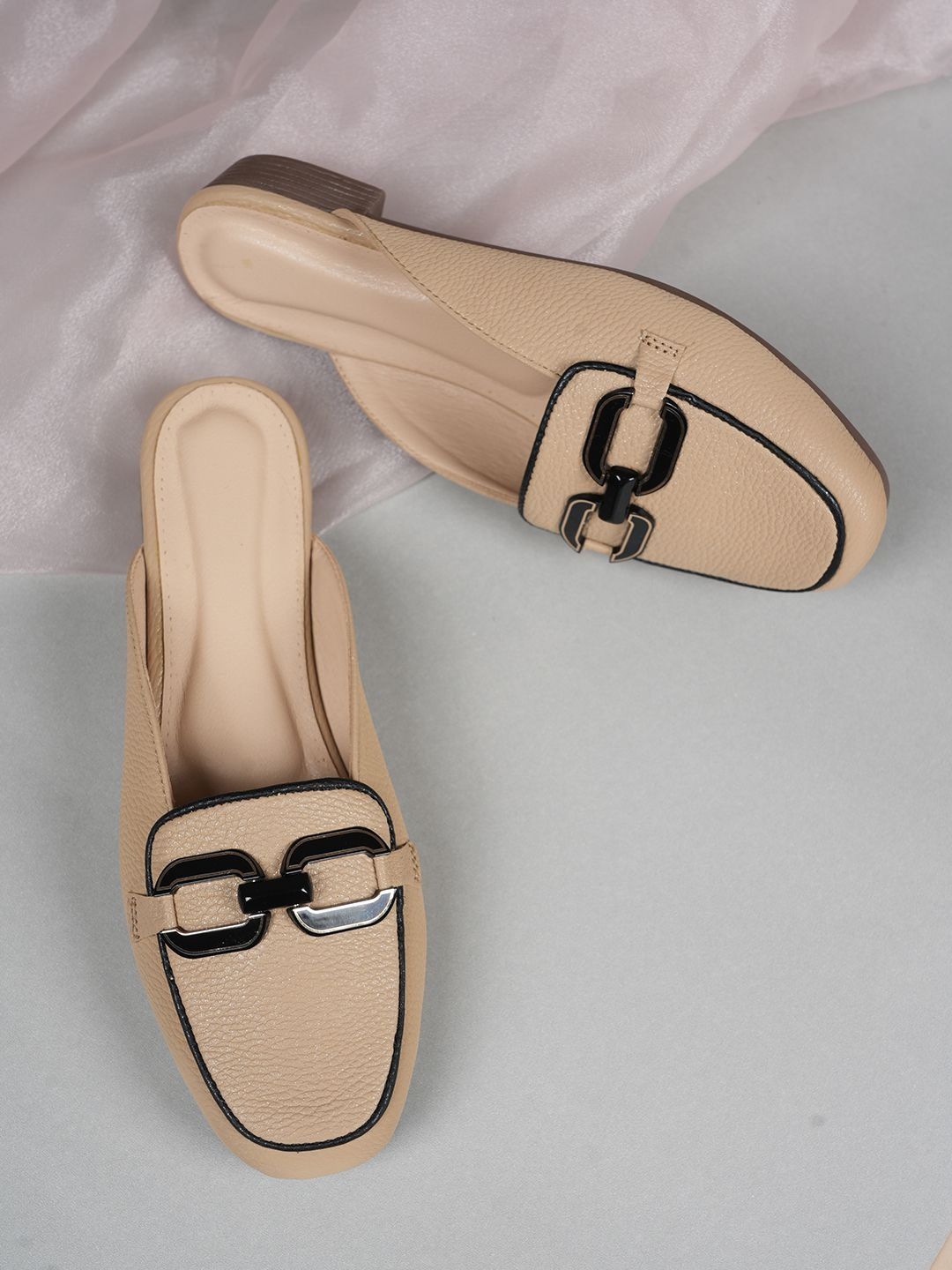 Walkfree Walkfree Women Textured Mules with Buckles Flats