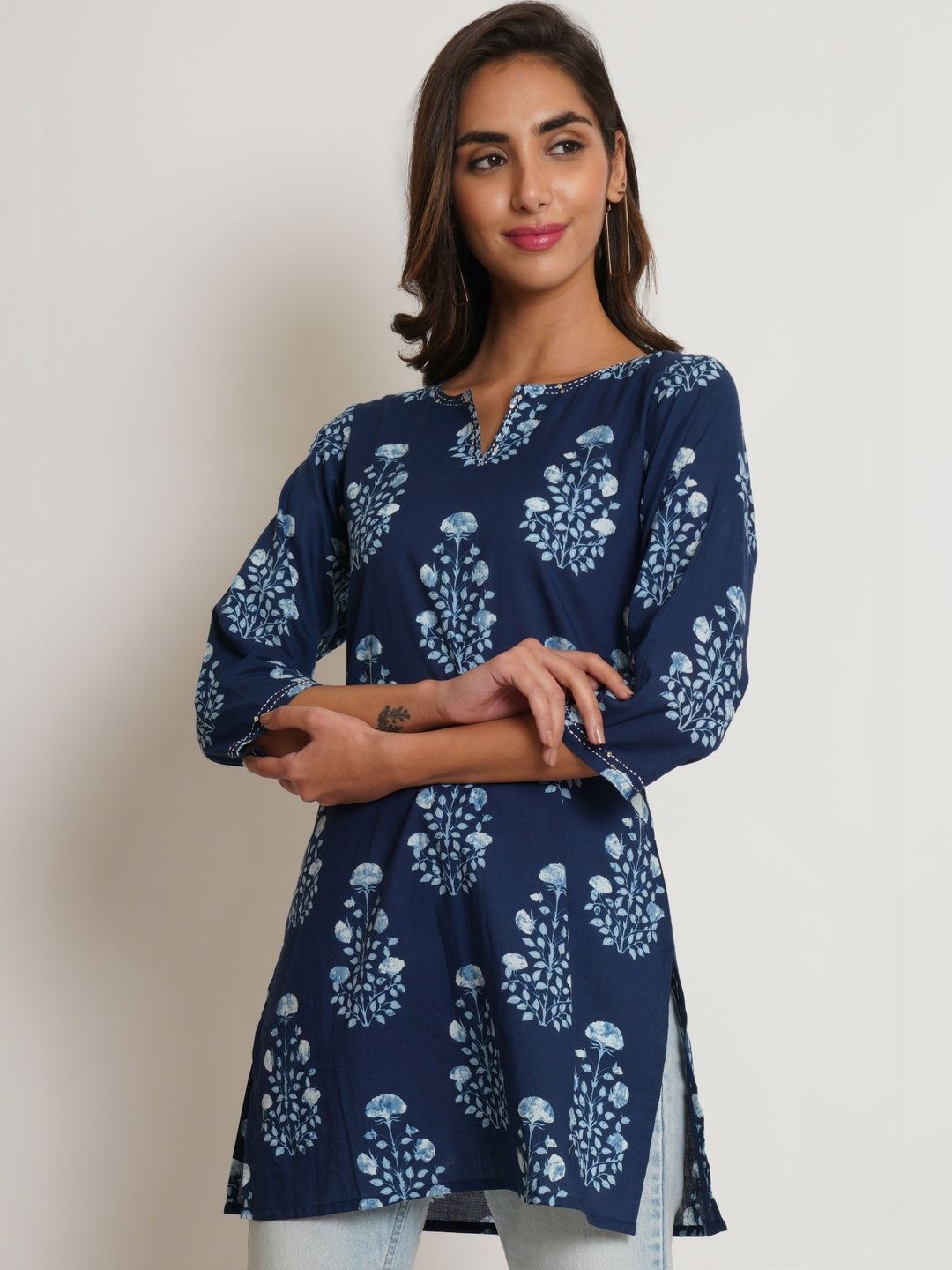 Sangria Floral Printed Pure Cotton V-Neck Straight Kurti