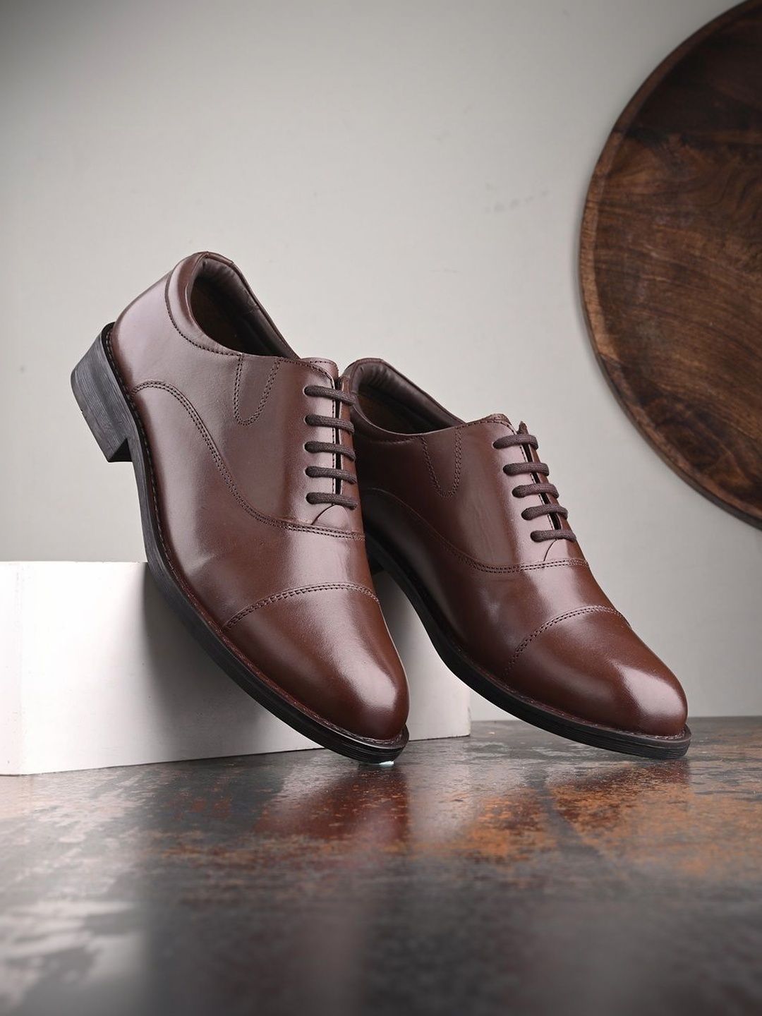 House of Pataudi House of Pataudi Men Leather Round Toe Lace-Ups Oxfords Formal Shoes