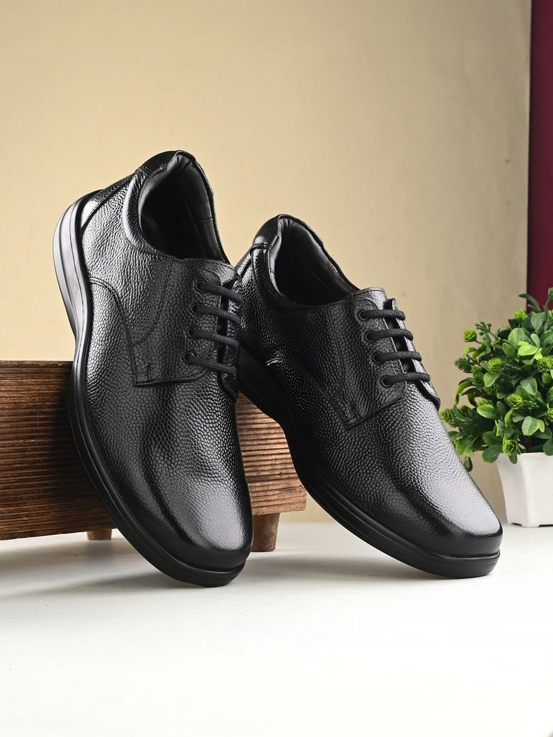 House of Pataudi Men Textured Leather Round Toe Lace-Ups Derbys Formal Shoes