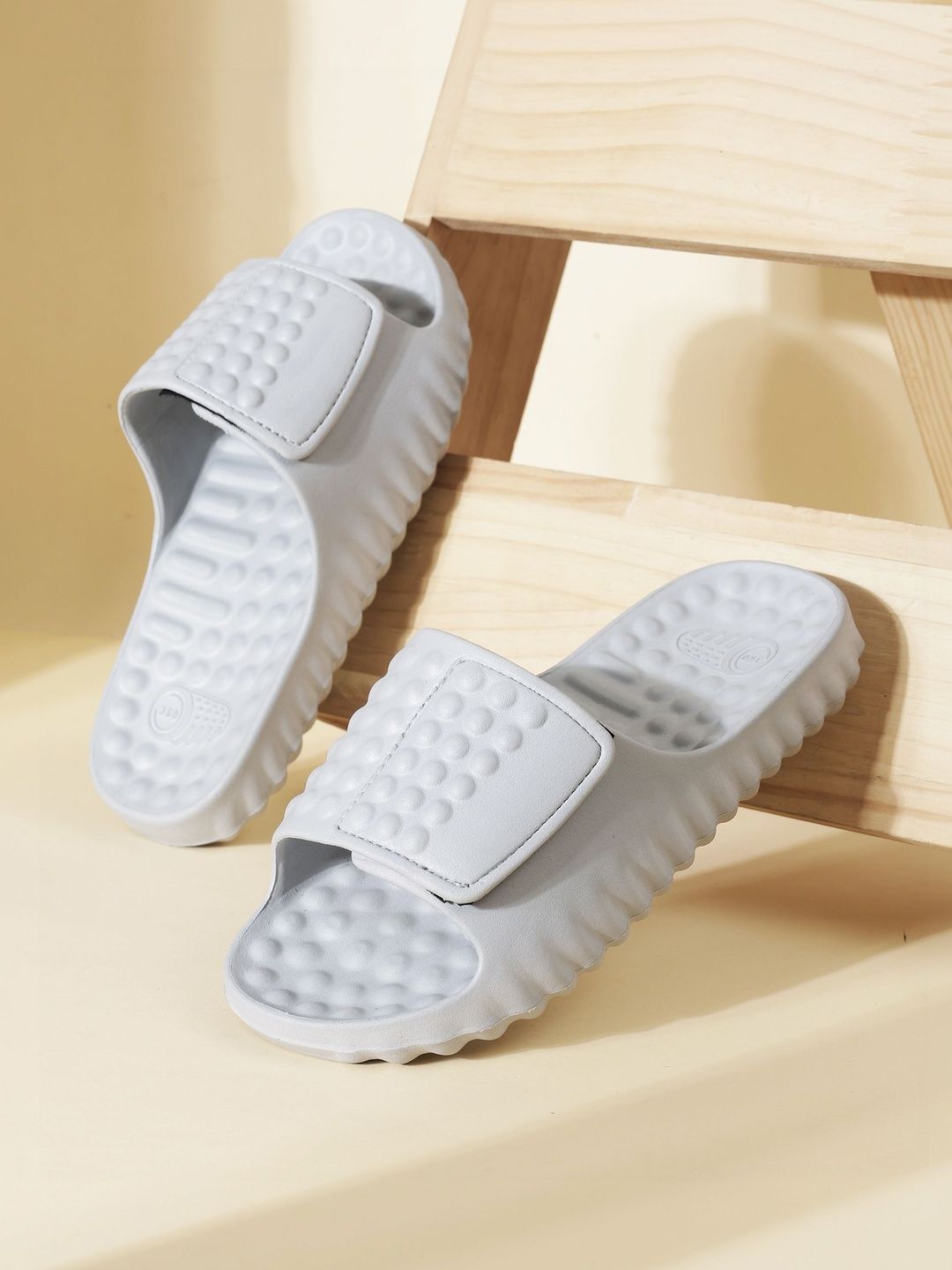 SCHOOZI Men Solid Sliders