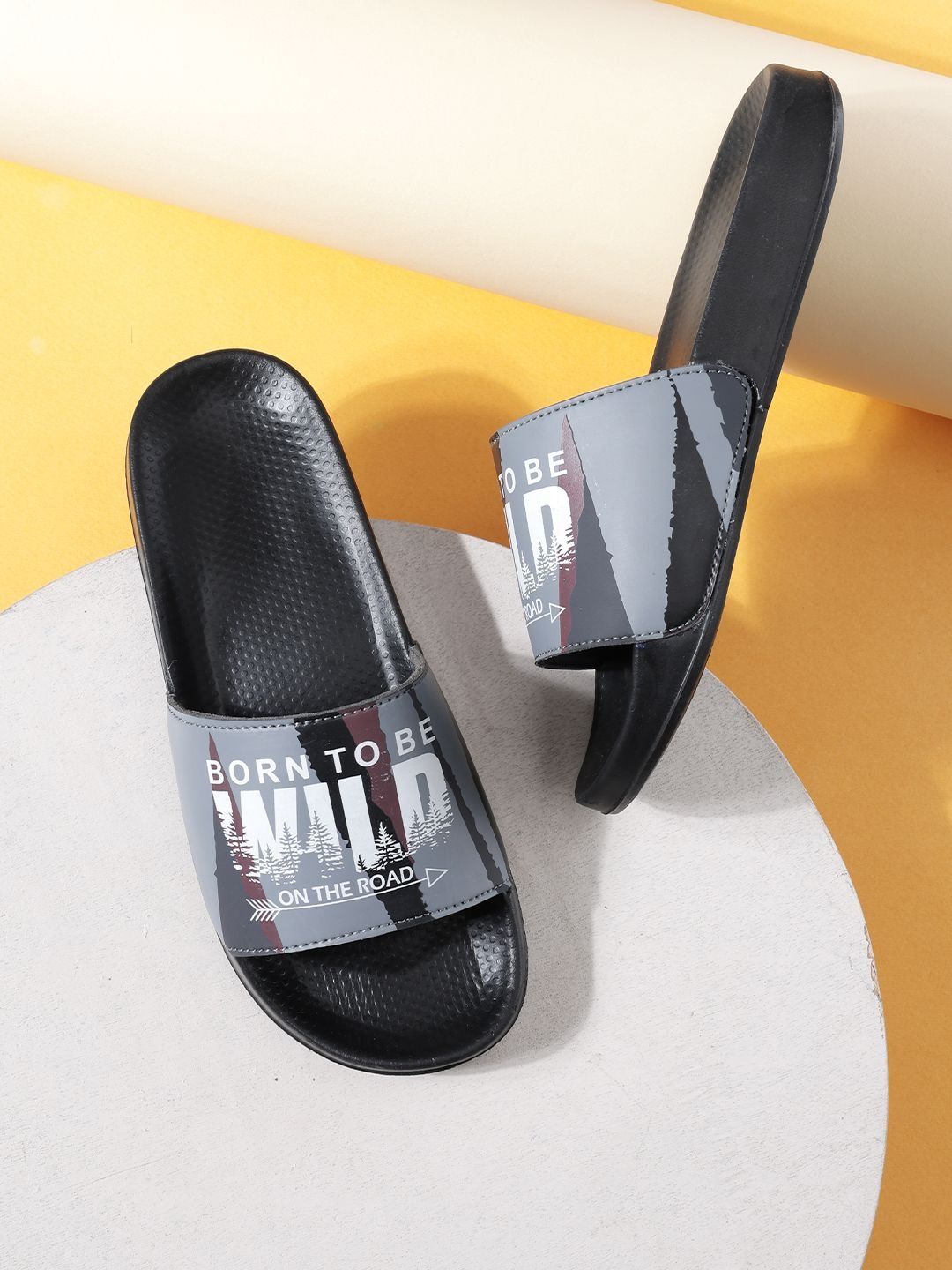 SCHOOZI Men Printed Sliders