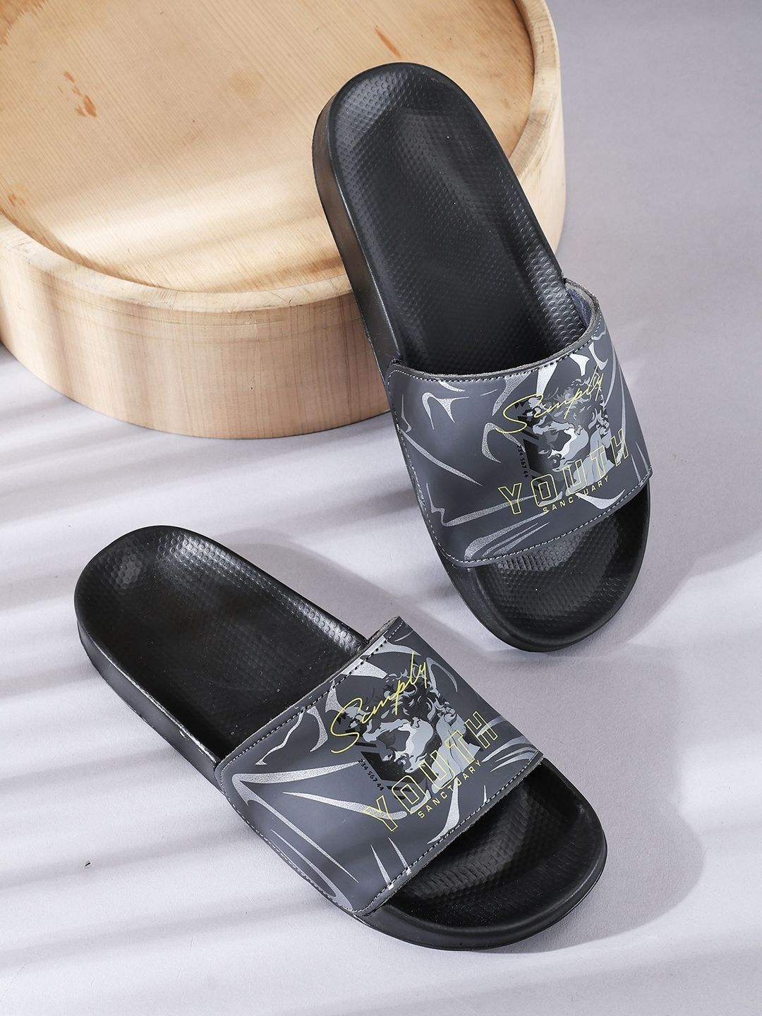 SCHOOZI Men Printed Sliders