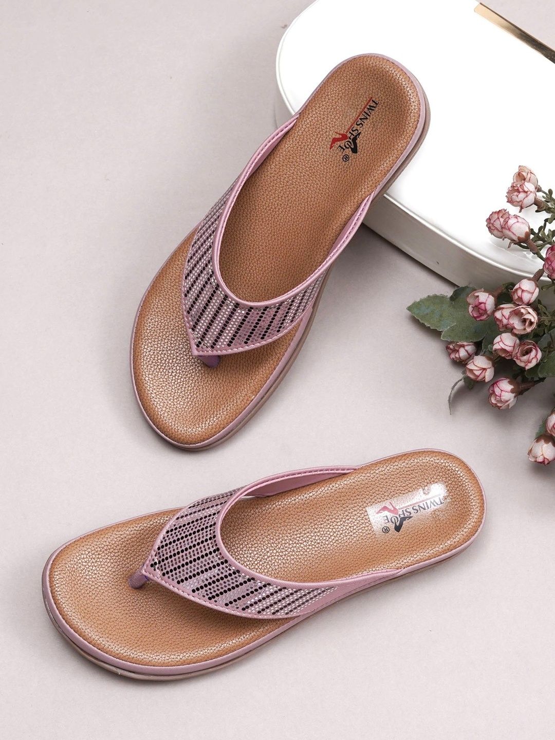 TWINSSHOE Women Embellished Open Toe Flats