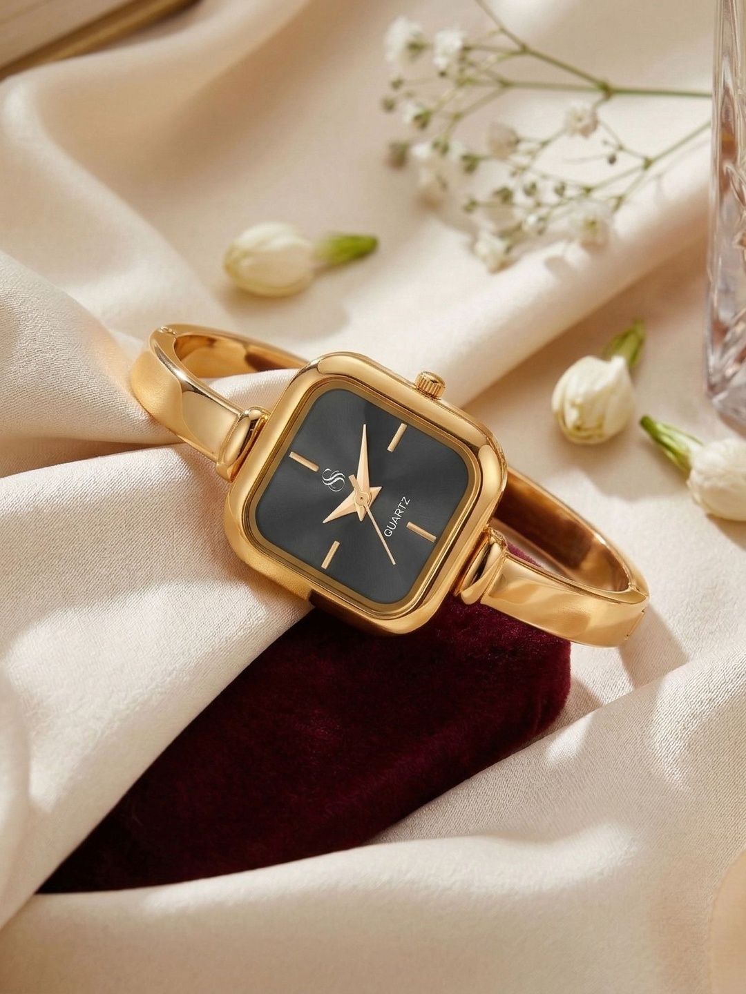 Shocknshop Women Dial & Bracelet Style Straps Analogue Watch WCH181GoldBlack