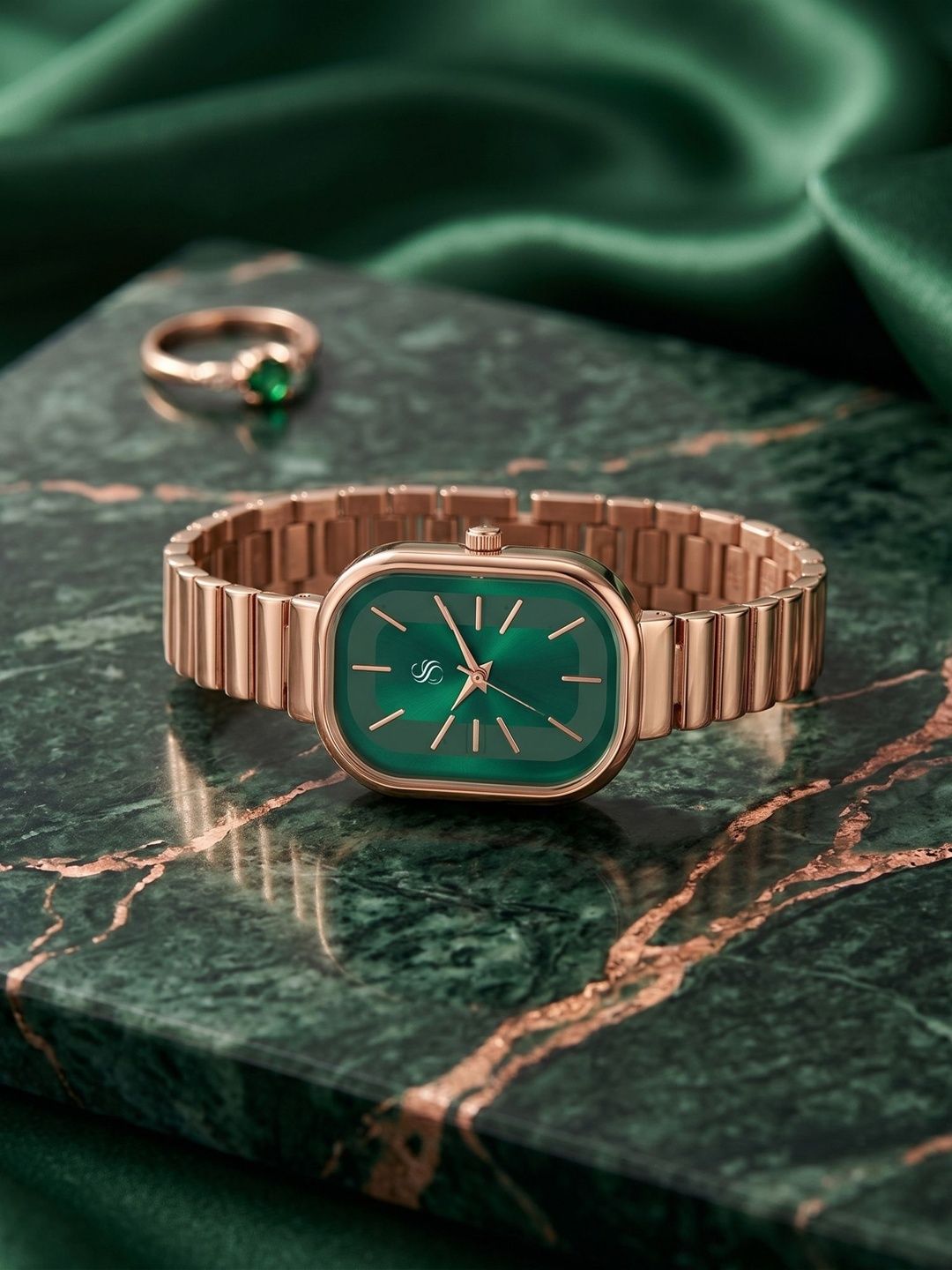 Shocknshop Women Dial & Bracelet Style Straps Analogue Watch WCH191Green
