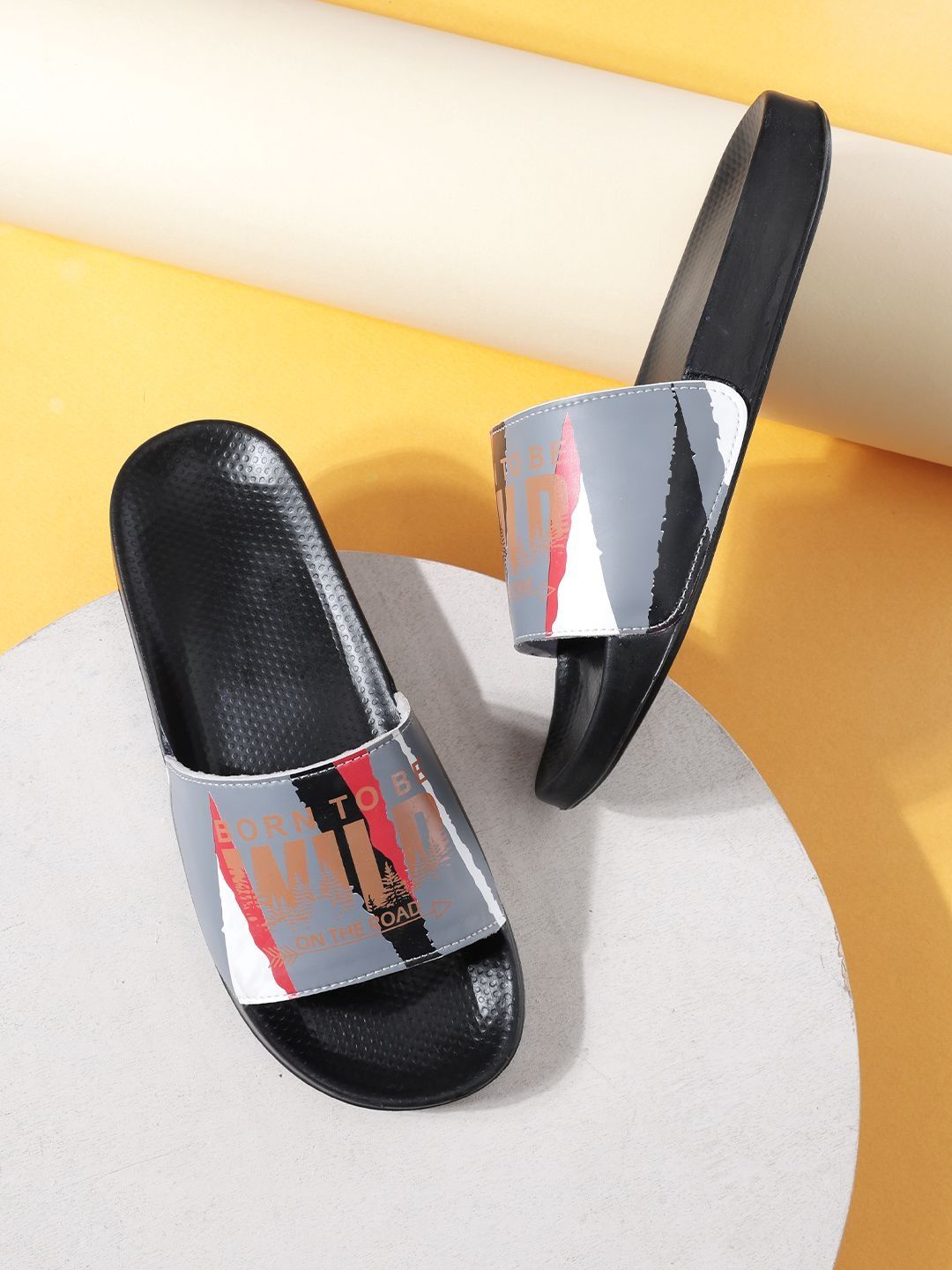 SCHOOZI Men Printed Sliders
