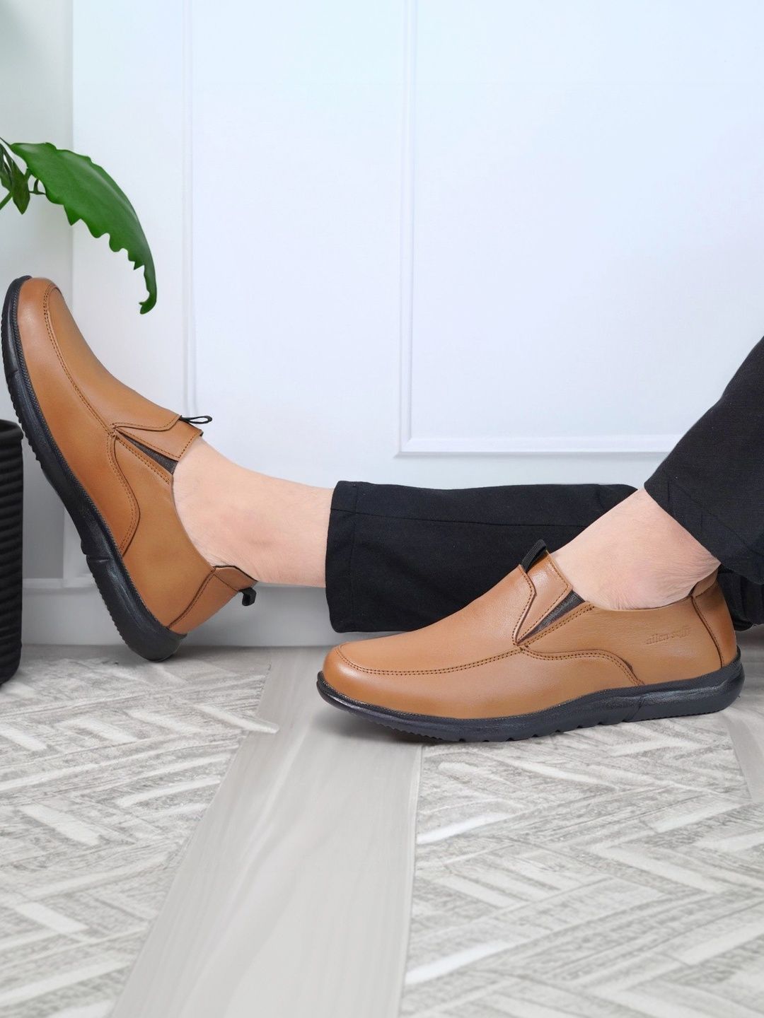Botha Botha Men Leather Round Toe  Formal  Slip-On Shoes