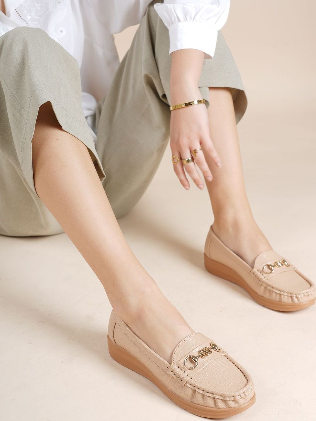 DressBerry Women Textured Loafers