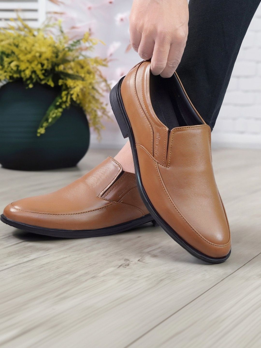 Botha Botha Men Leather Pointed Toe  Formal  Slip-On Slip-On