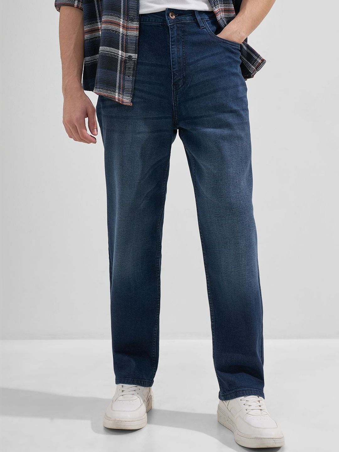 HIGHLANDER Men Relaxed Fit Mid-Rise Light Fade Stretchable Jeans