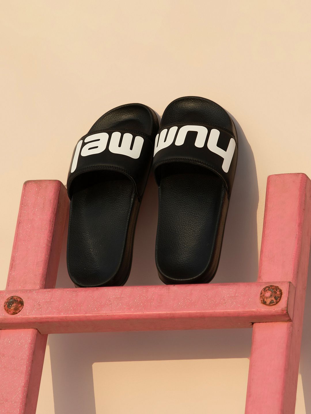 hummel Men Black & White Printed Sliders
