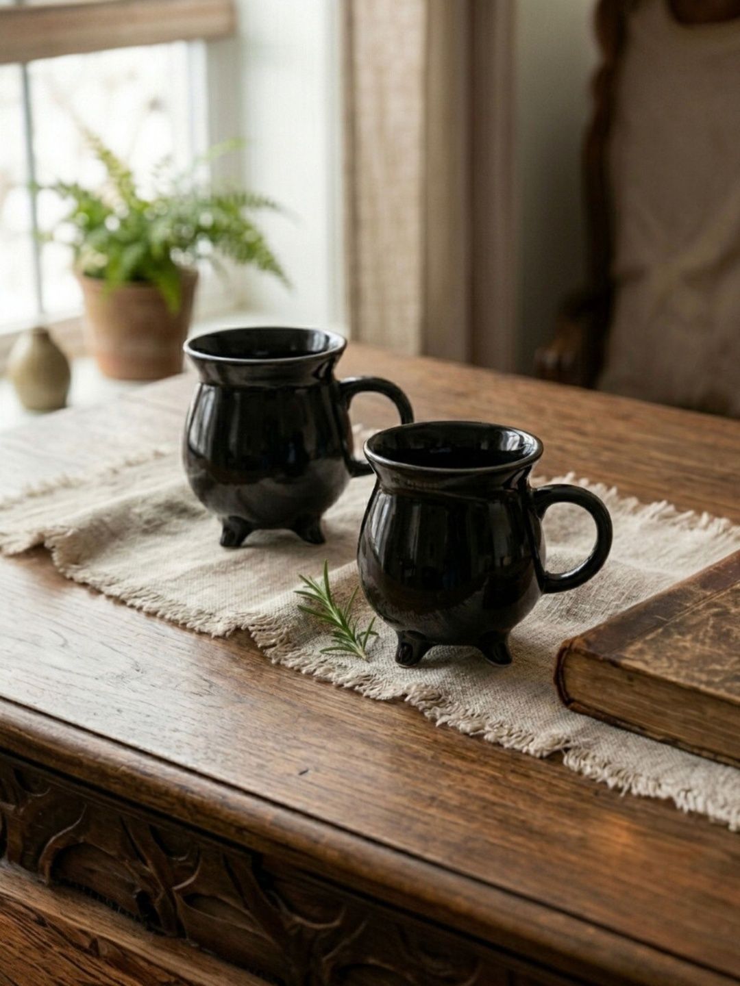 U & U Unique Utilities Black 2 Pcs Ceramic Coffee Mugs with Legs-340 ml Each