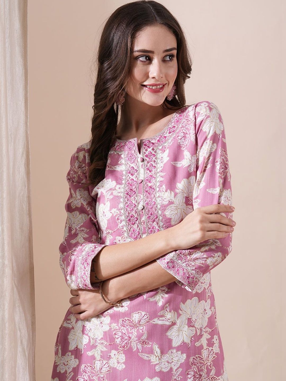 KKOUTFITS Women Thread Work Kurta