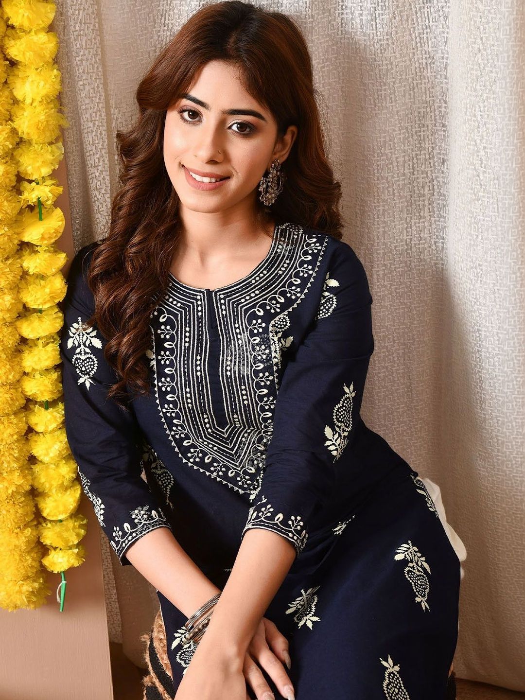 PHYSIL Women Floral Embroidered Floral Kurta