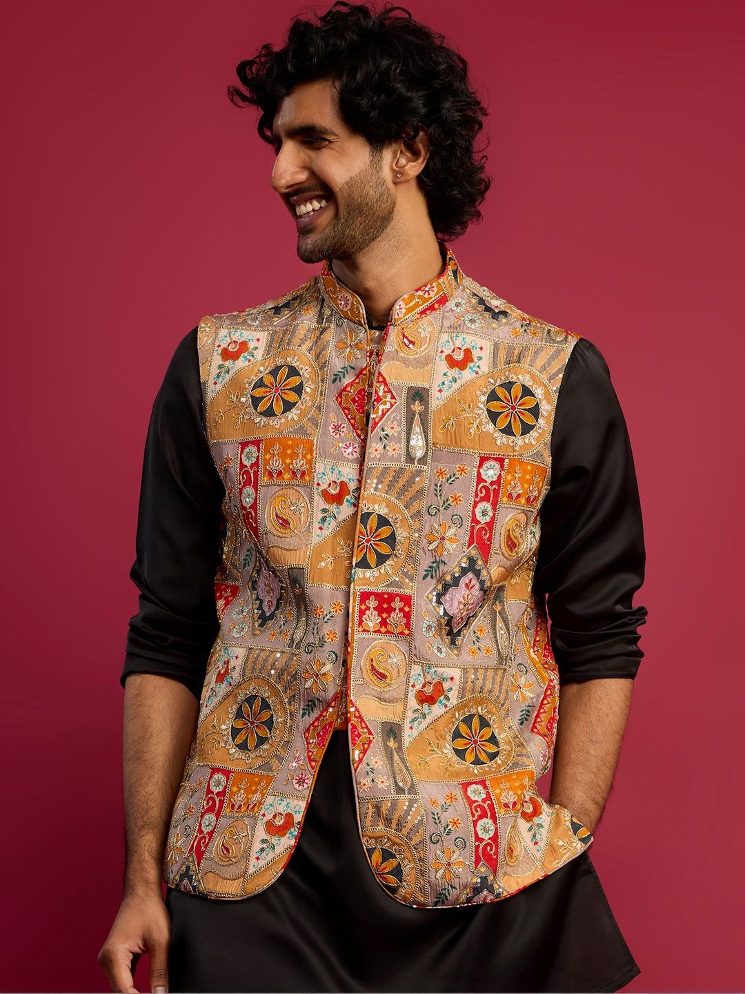 VASTRAMAY Men Embroidered Nehru Jacket