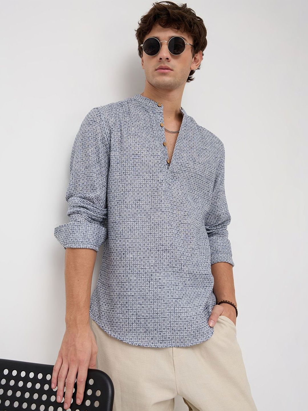 VASTRADO Navy Geometric Maze Textured Kurta