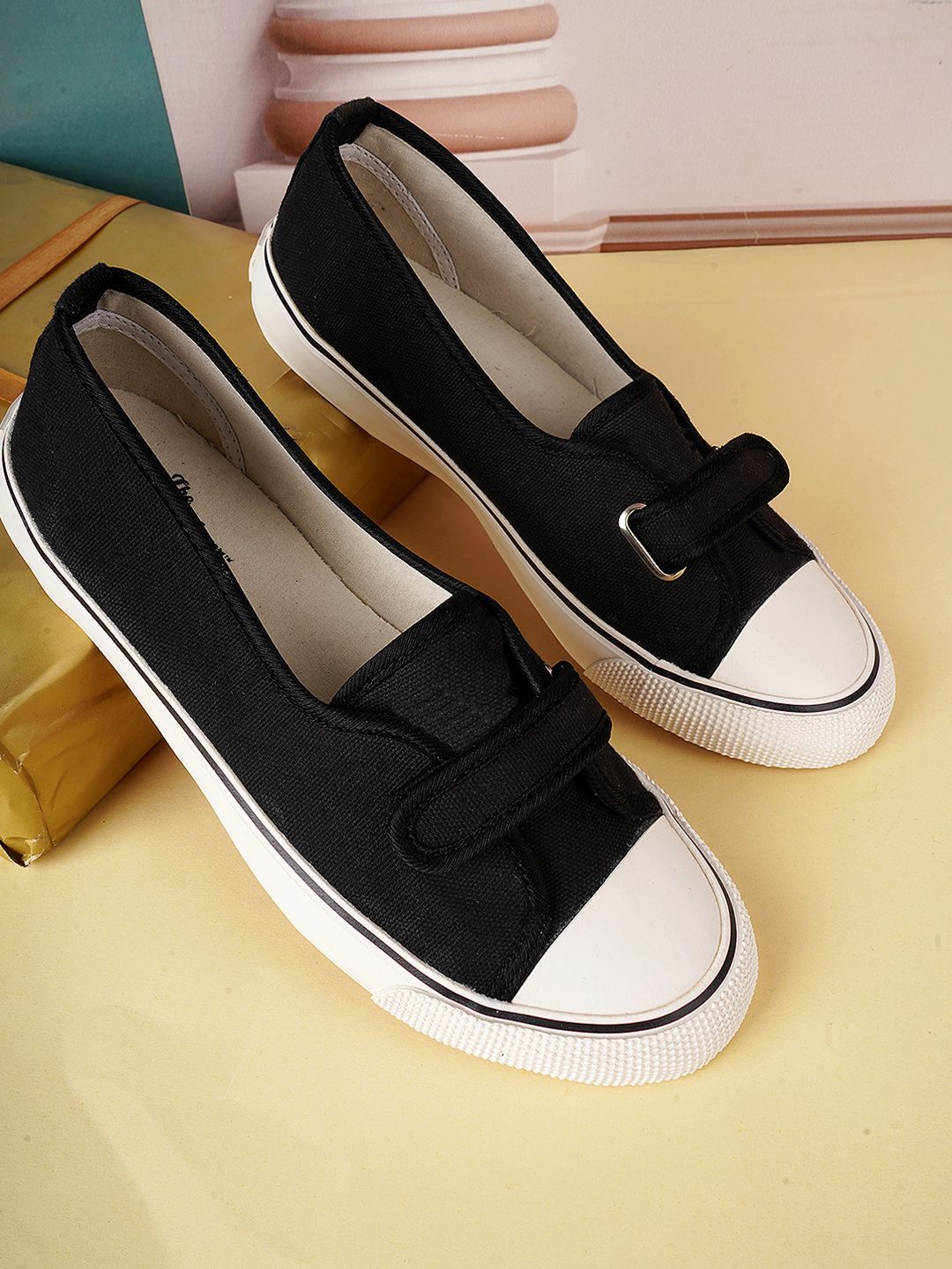 Roadster Women Black Casual Shoes