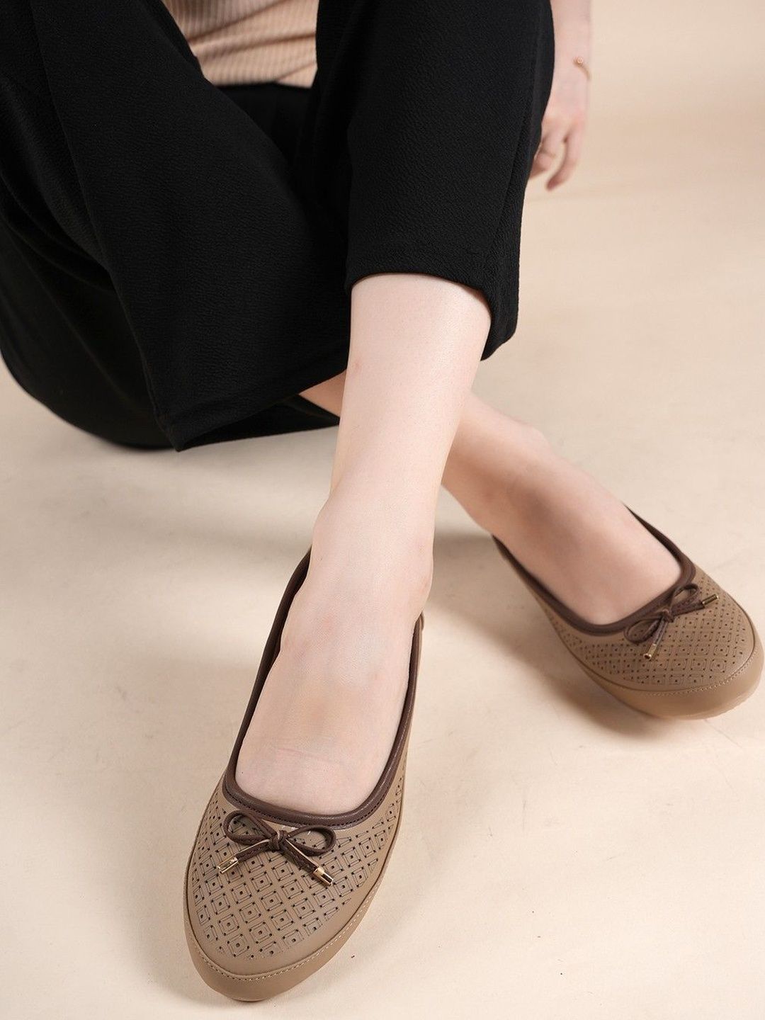 Roadster The Roadster Lifestyle Co. Women Round Toe Slip-On Bellies Mojaris