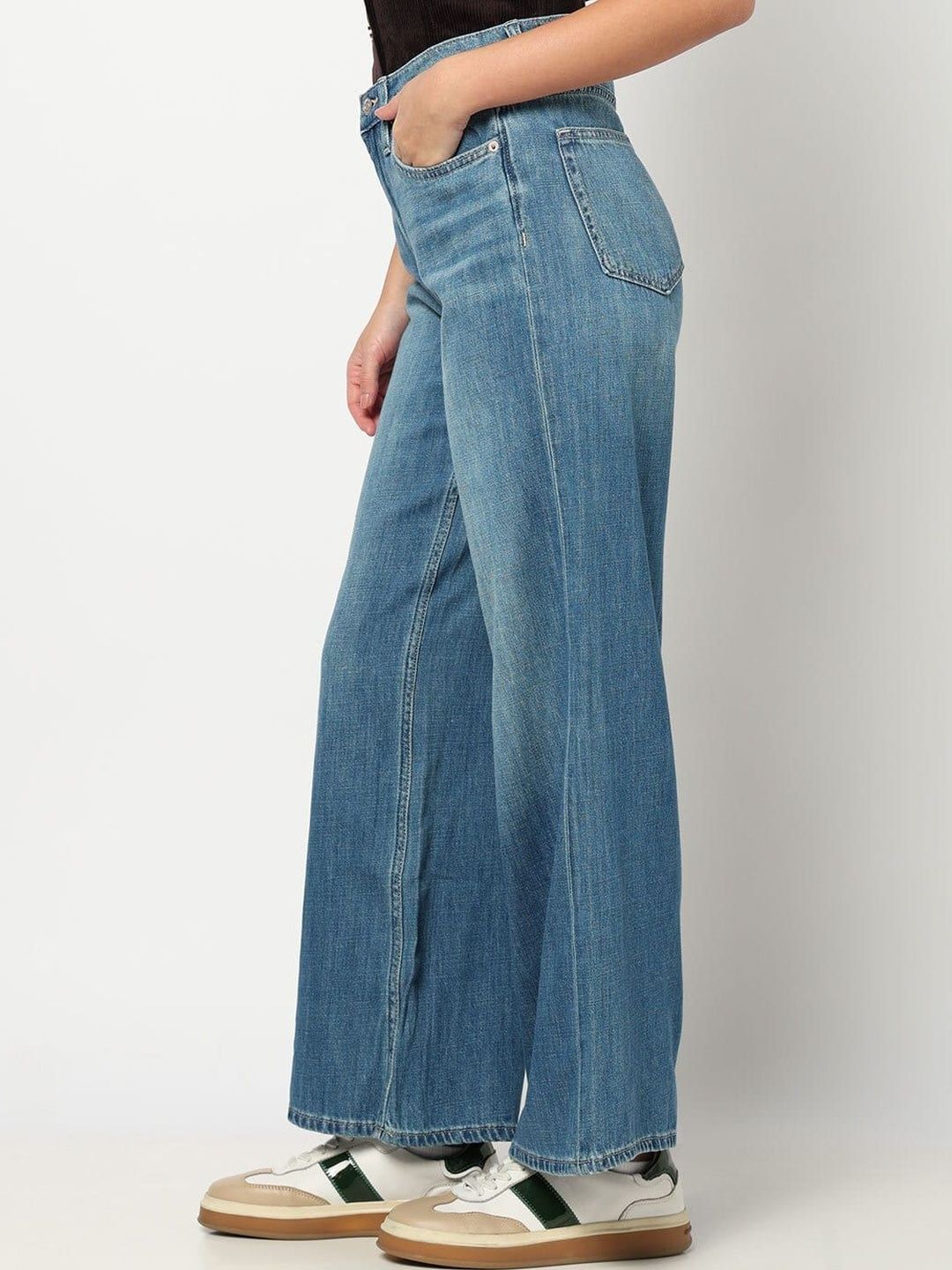 Regular Fit Mid-Rise Light Fade Stretchable Jeans
