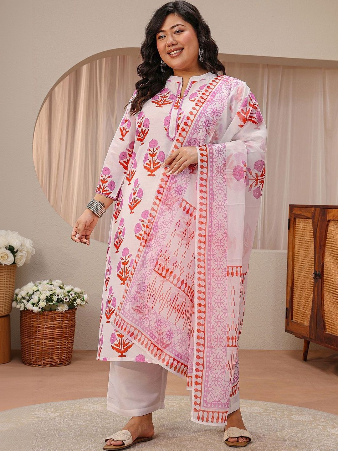 EXTRA LOVE BY LIBAS EXTRA LOVE BY LIBAS Plus Size Women Floral Printed Regular Kurta with Palazzos & Dupatta