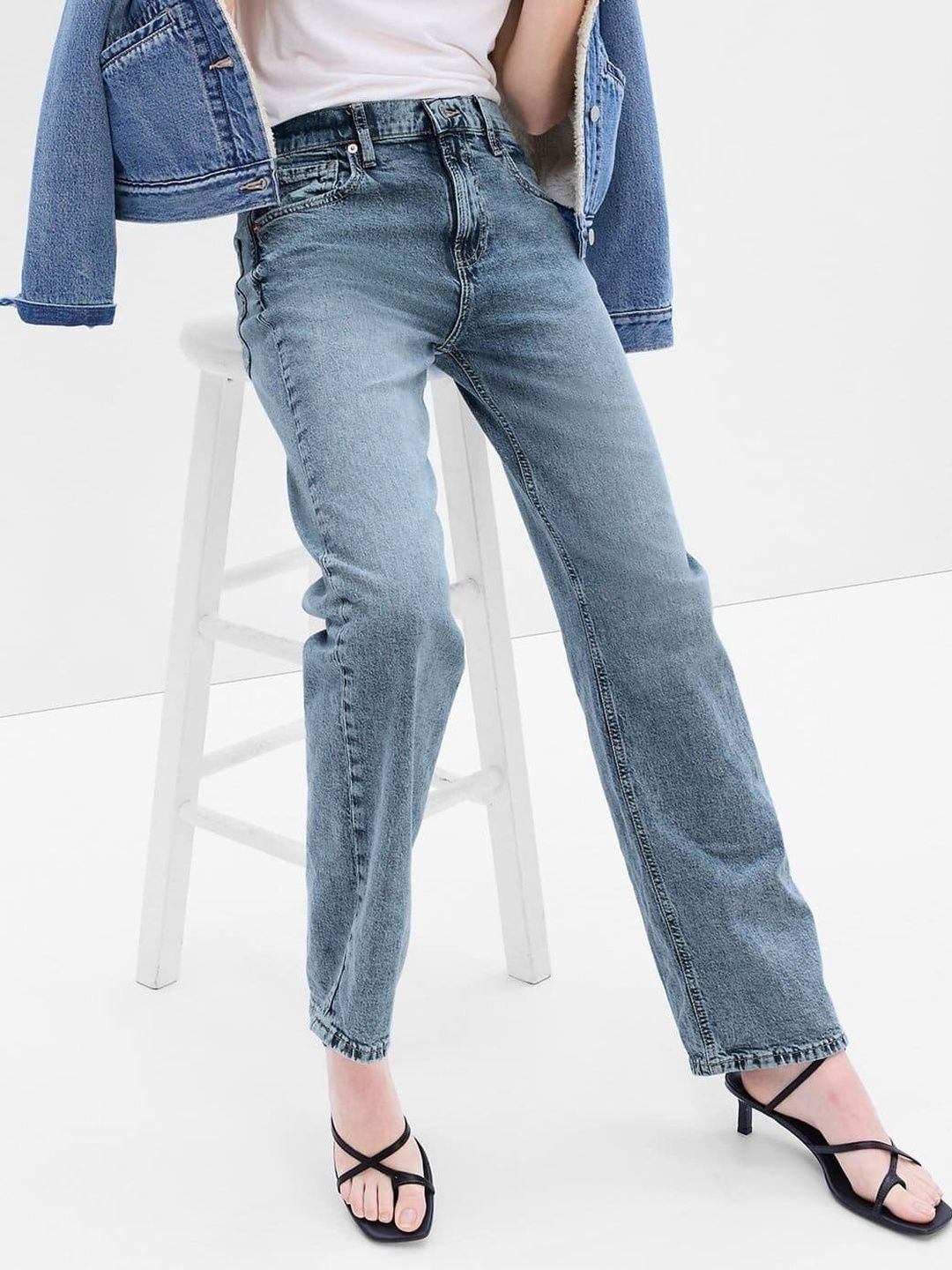 Regular Fit Mid-Rise Light Fade Stretchable Jeans
