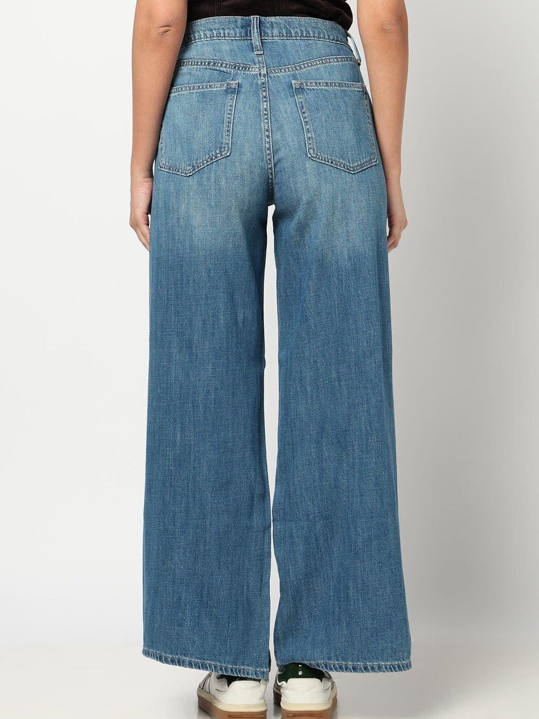 Regular Fit Mid-Rise Light Fade Stretchable Jeans
