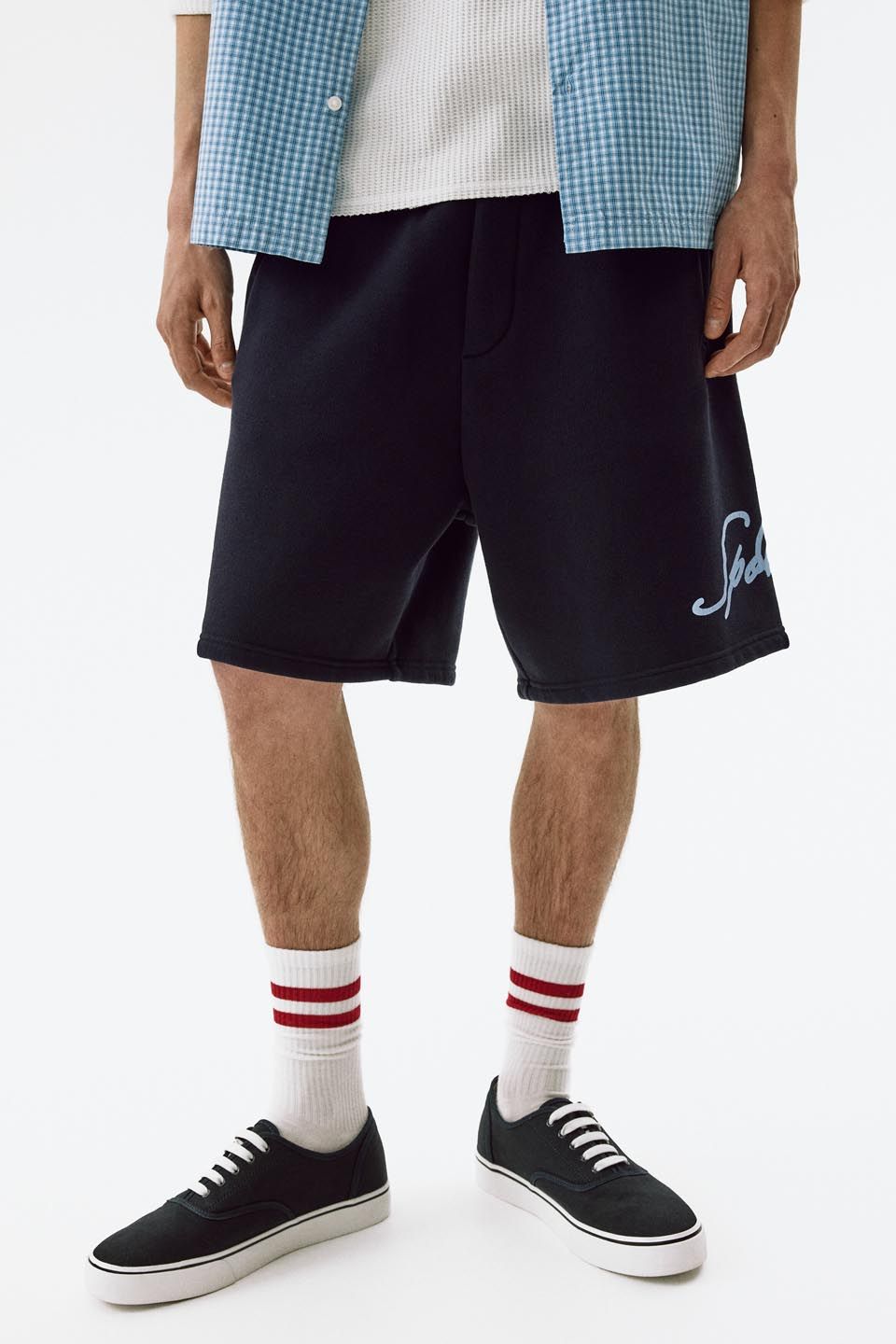 H&M Relaxed Fit Sweatshorts deal from myntra H&M Relaxed Fit Sweatshorts deal from myntra