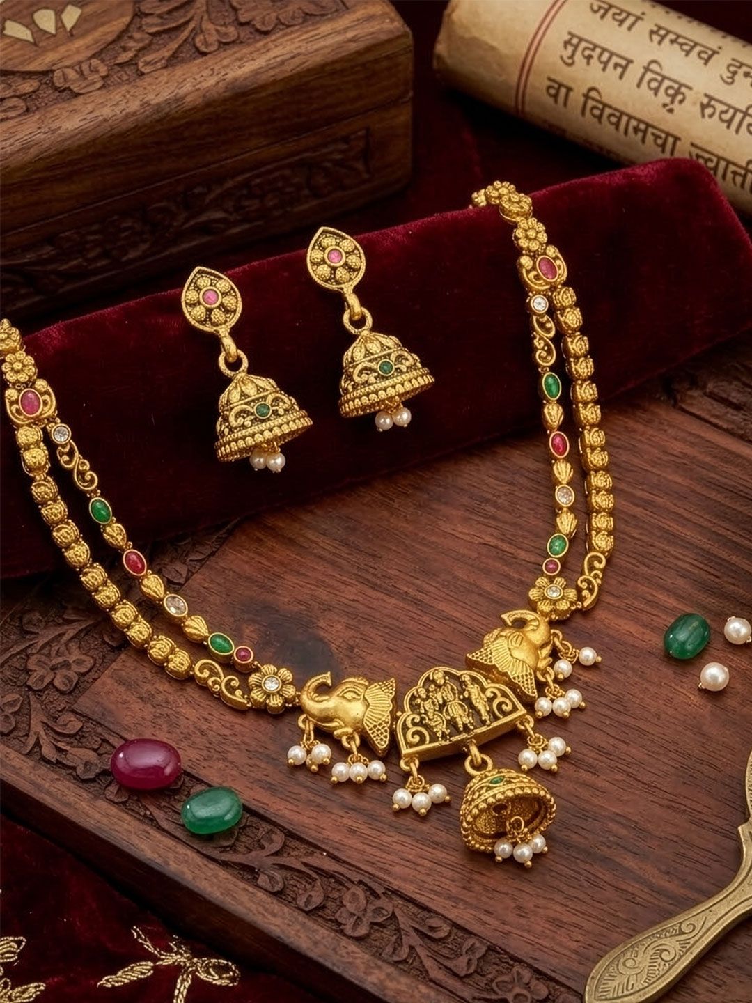 Gold-Plated Jewellery Set Yellow Chimes Gold-Plated Kundan-Studded Temple Necklace and Earrings