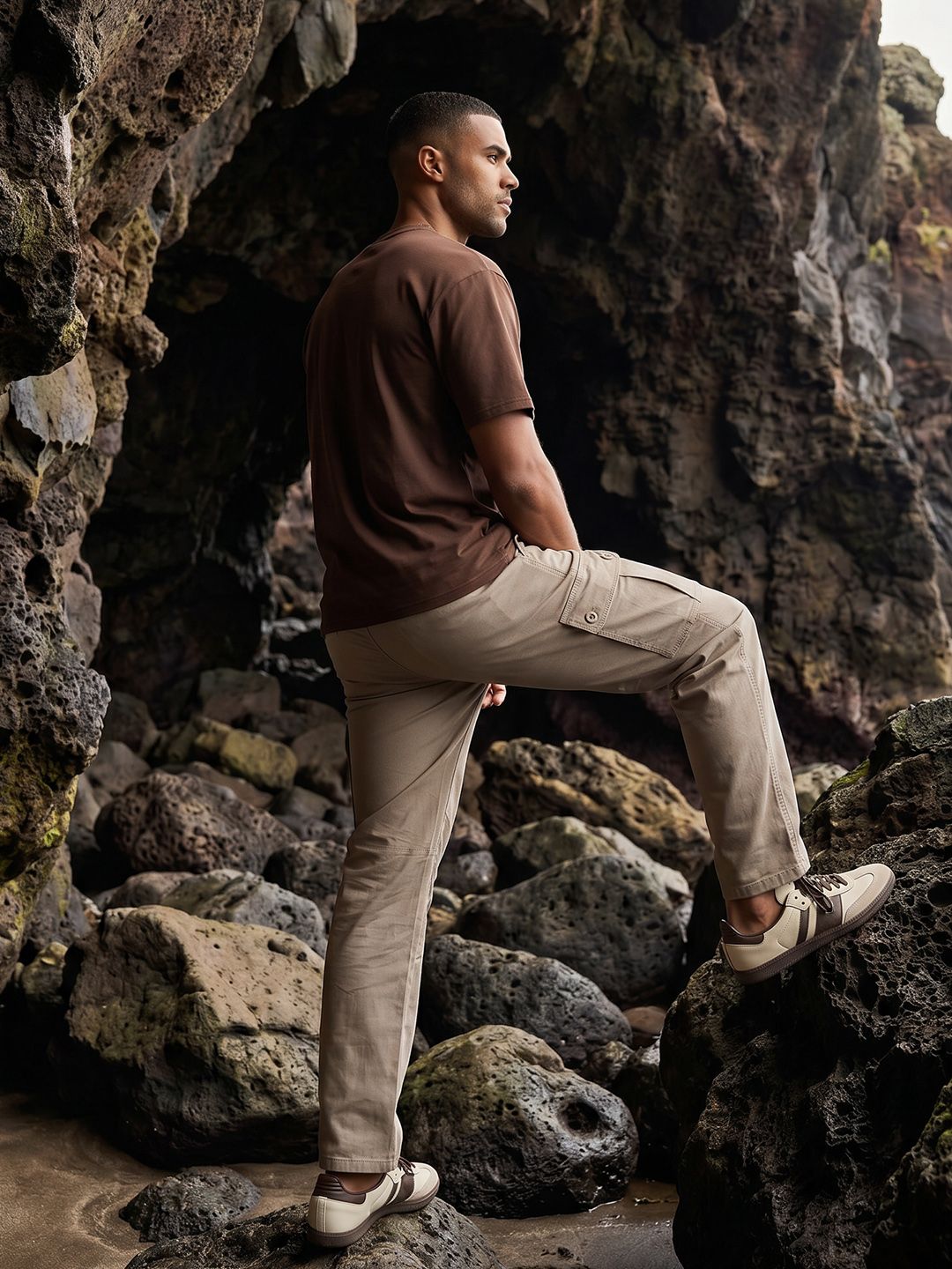 The Roadster Life Co. Men Relaxed Fit Cargo Trousers