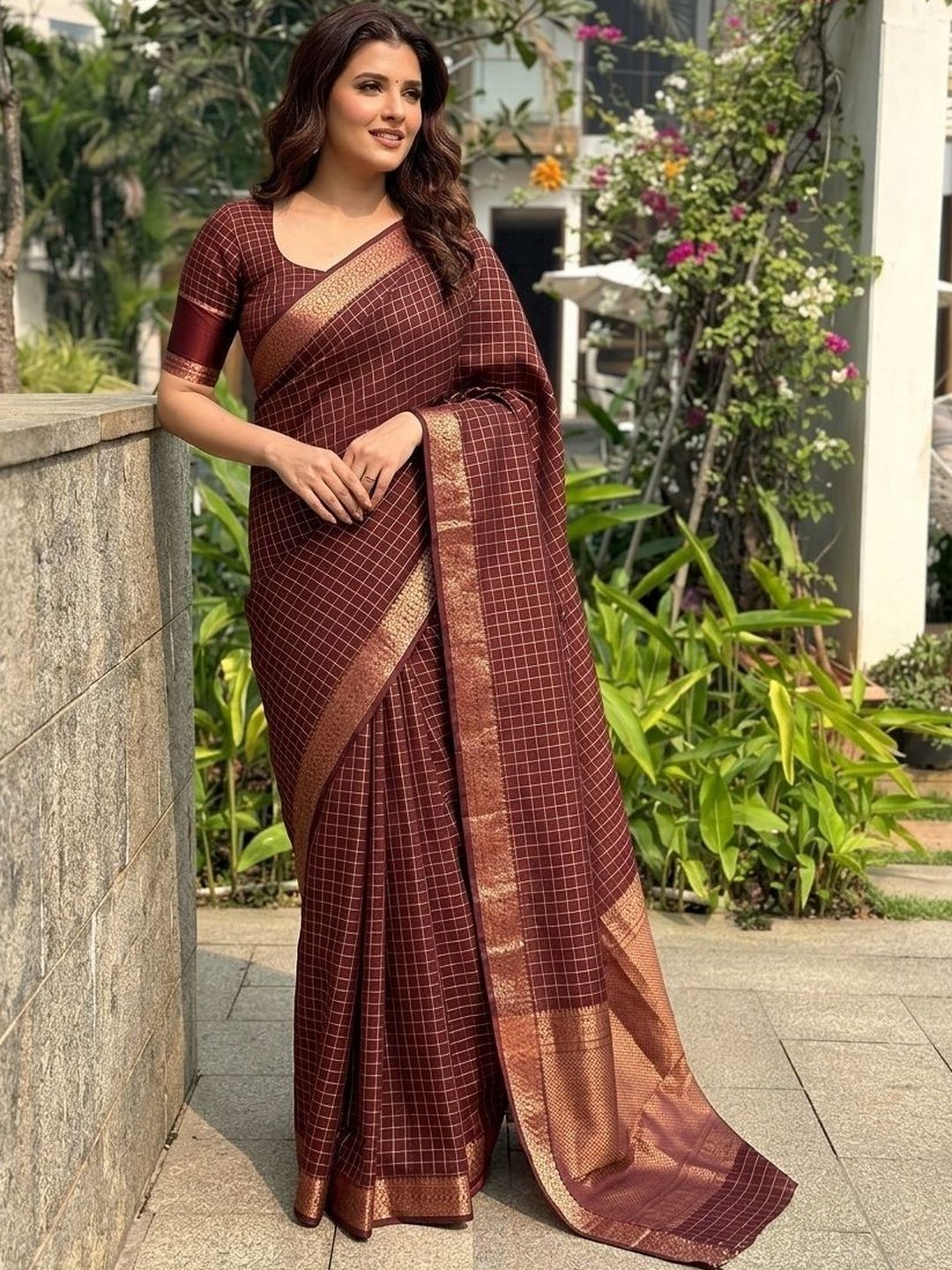 Sangria Checked Zari Silk Blend Handloom Saree