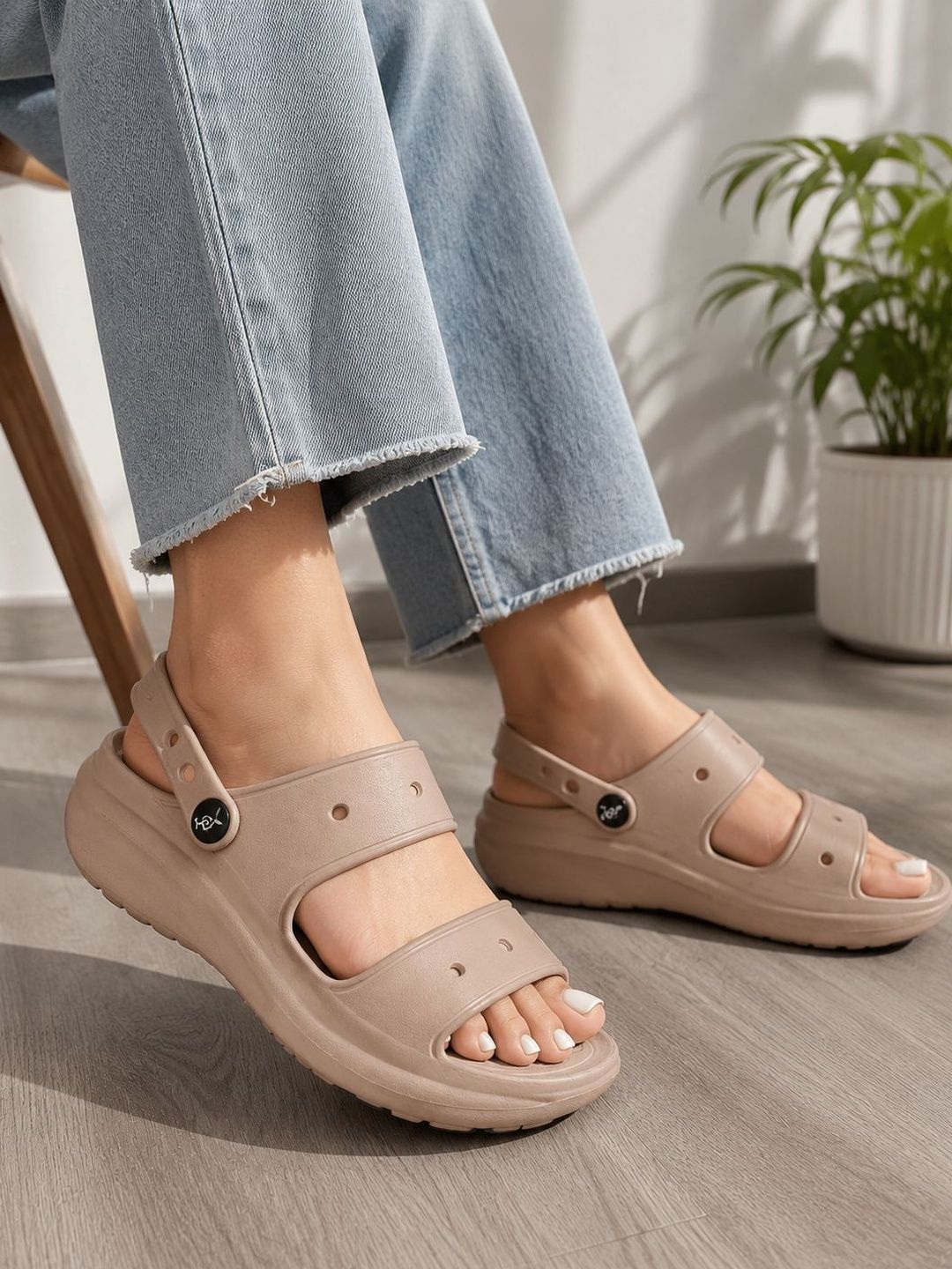 HRX by Hrithik Roshan Women Solid Clogs