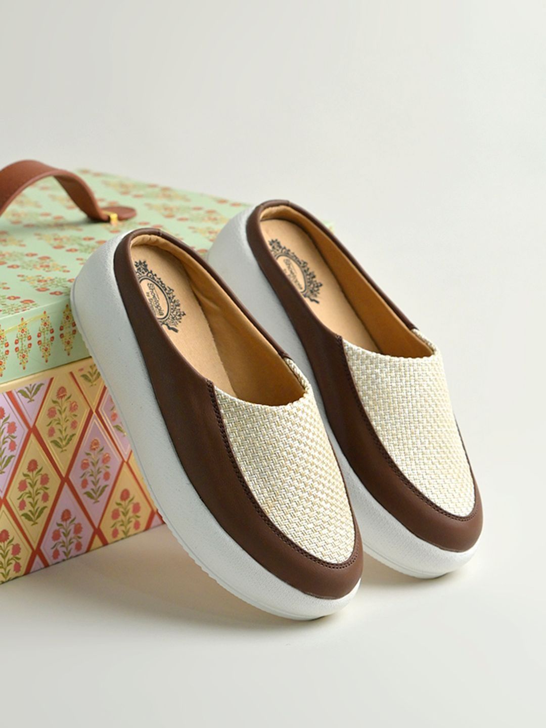 Shoetopia Women Textured Mules