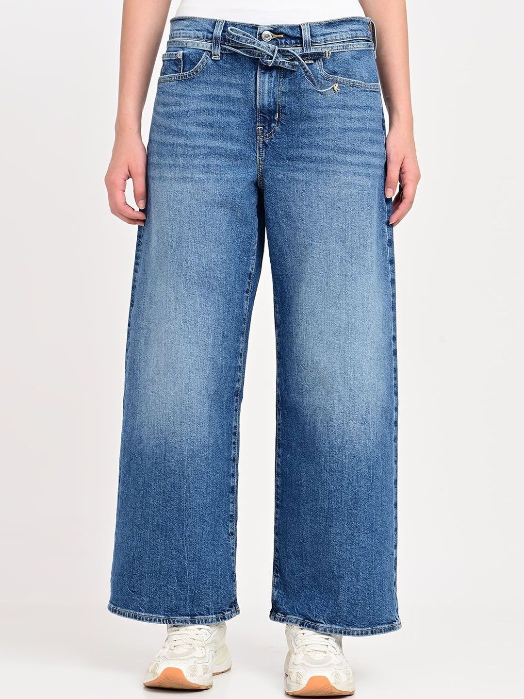 Levis Levis Women Classic Straight Fit Mid-Rise Light Fade Stretchable Jeans