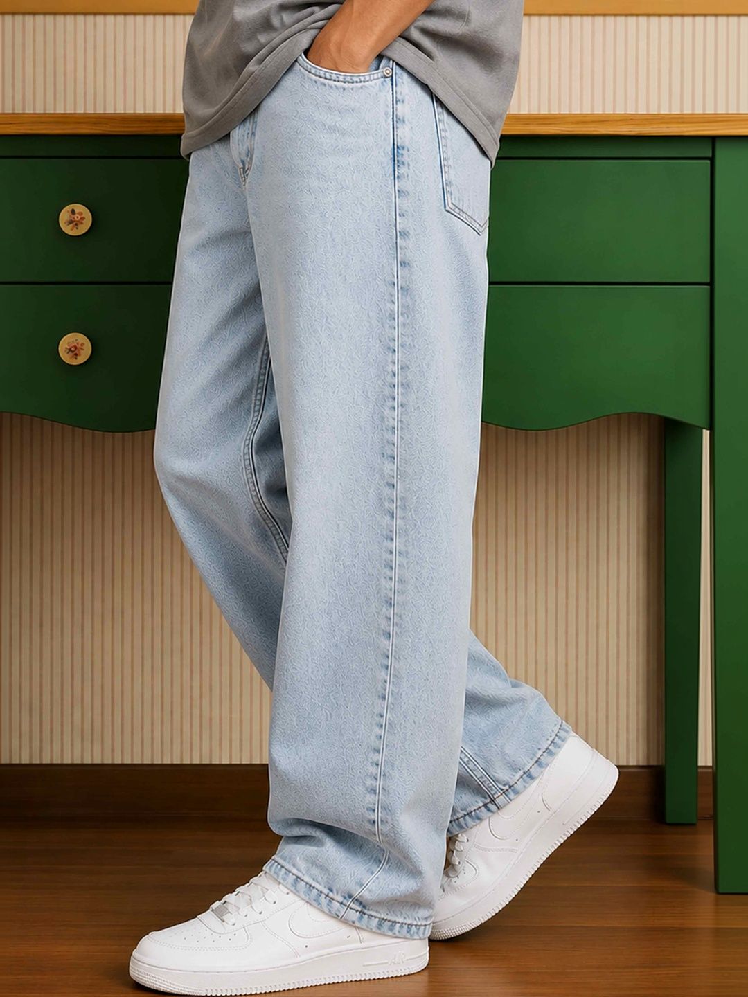 Roadster Men Comfort Relaxed Fit Mid-Rise Light Fade Jeans
