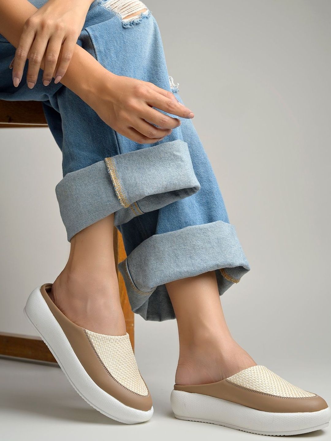 Shoetopia Women Textured Mules