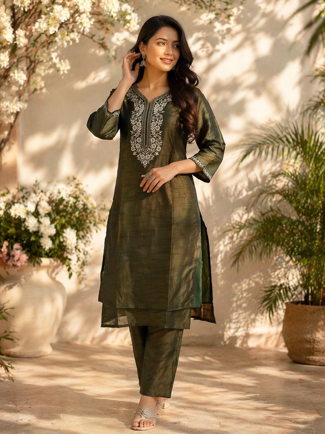 Samhitas Ethnic Motifs Embroidered V-Neck Thread Work Pure Cotton Thread Work Kurti