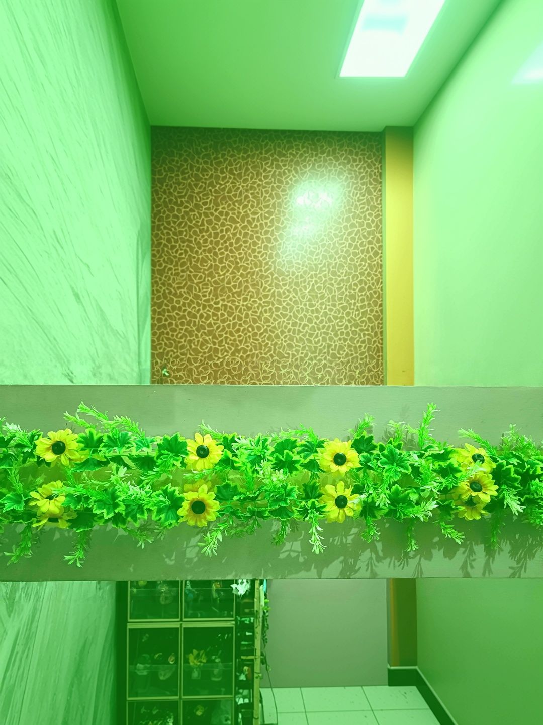Dynamic Retail Global Dynamic Retail Global Multicoloured Plastic Sunflower Artificial Flower
