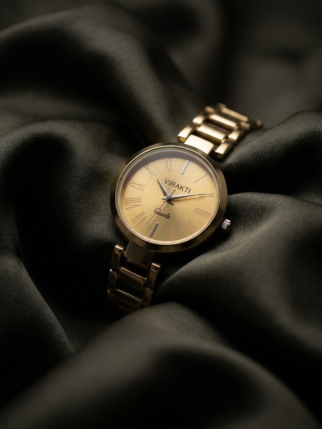 VIRAKTI Women Dial & Bracelet Style Straps Analogue Watch SAT-08-GOLD-V01 VIR