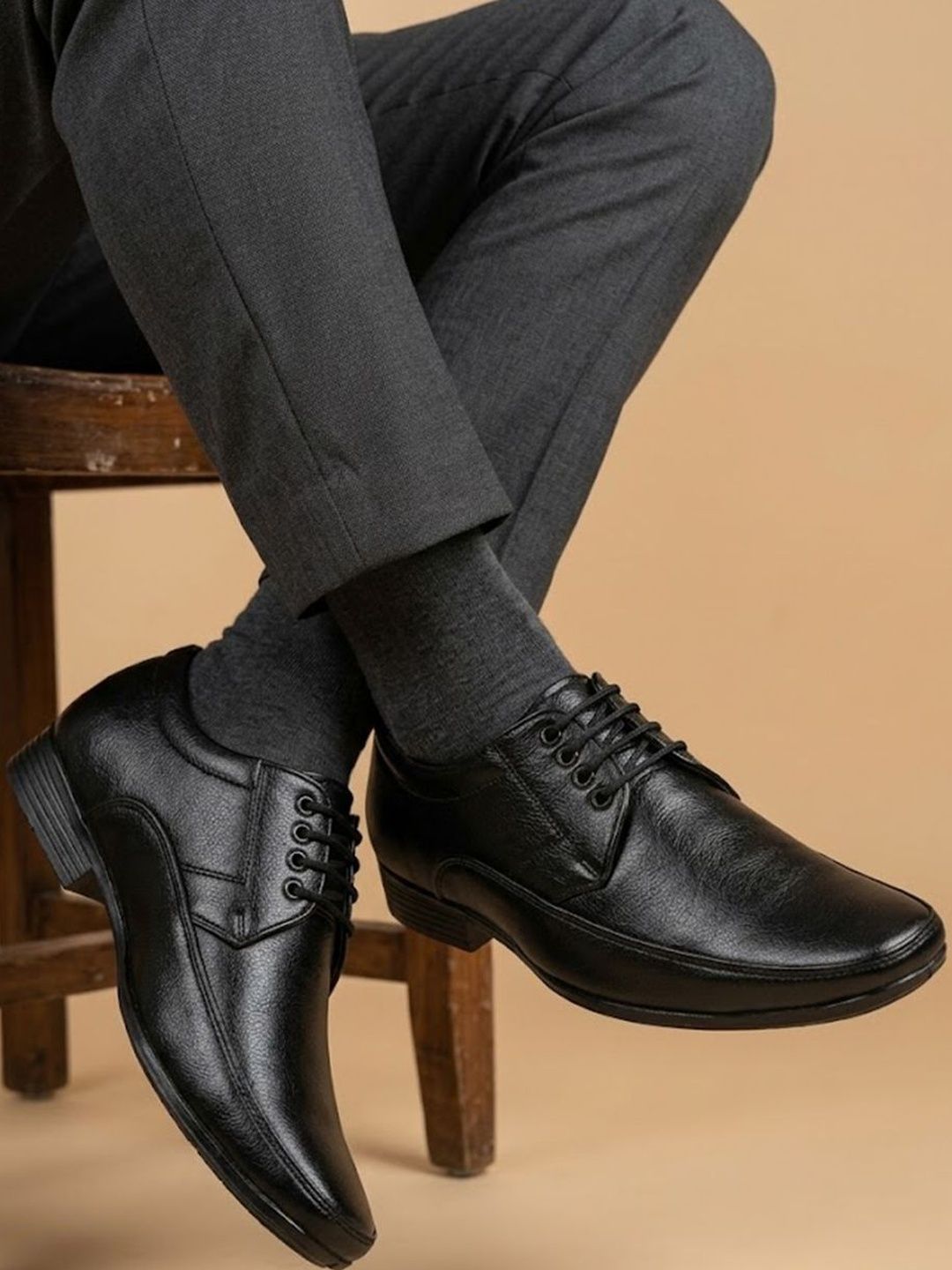 HERE&NOW HERE&NOW Men Textured Synthetic Leather Pointed Toe Formal Derbys