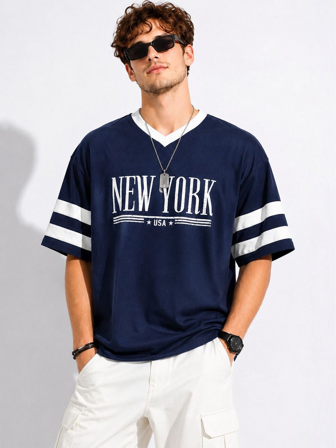 DOOR74 Men Typography Printed V-Neck T-shirt