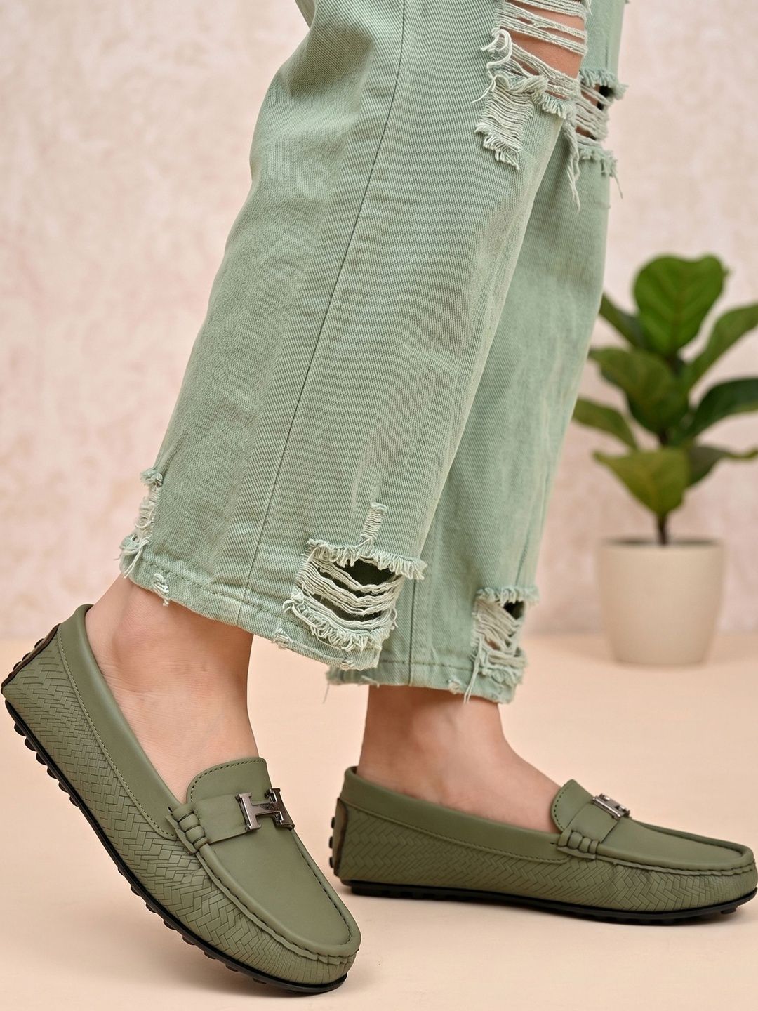 ALCAZO Women Textured Driving Shoes