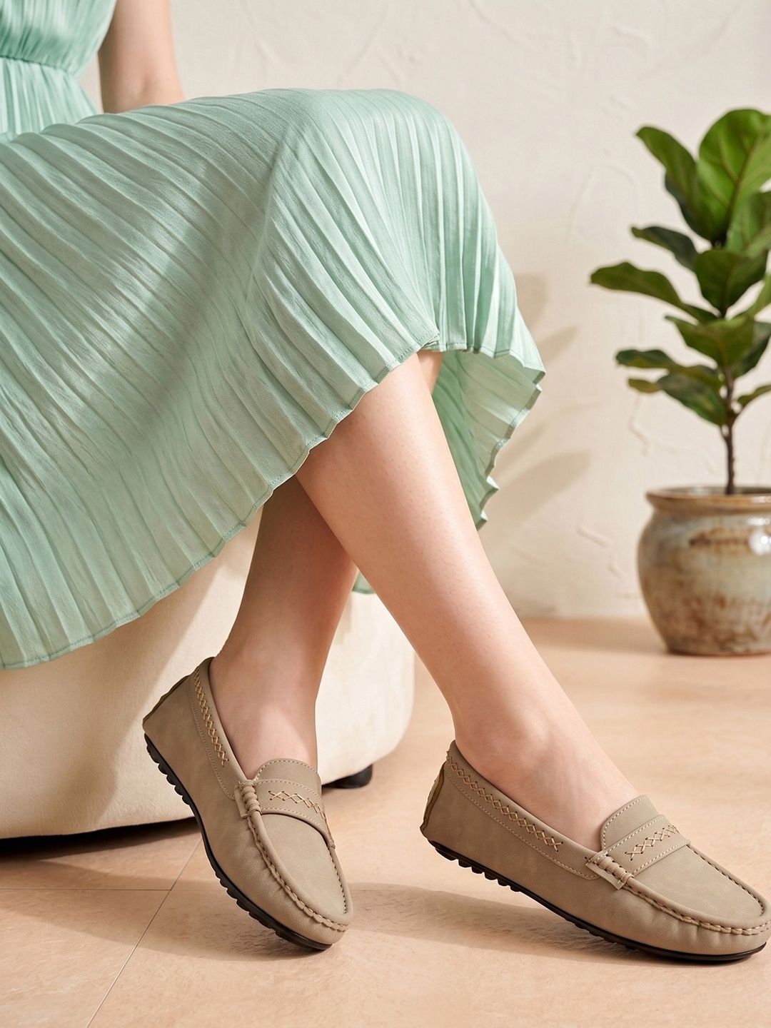 ALCAZO Women Textured Loafers