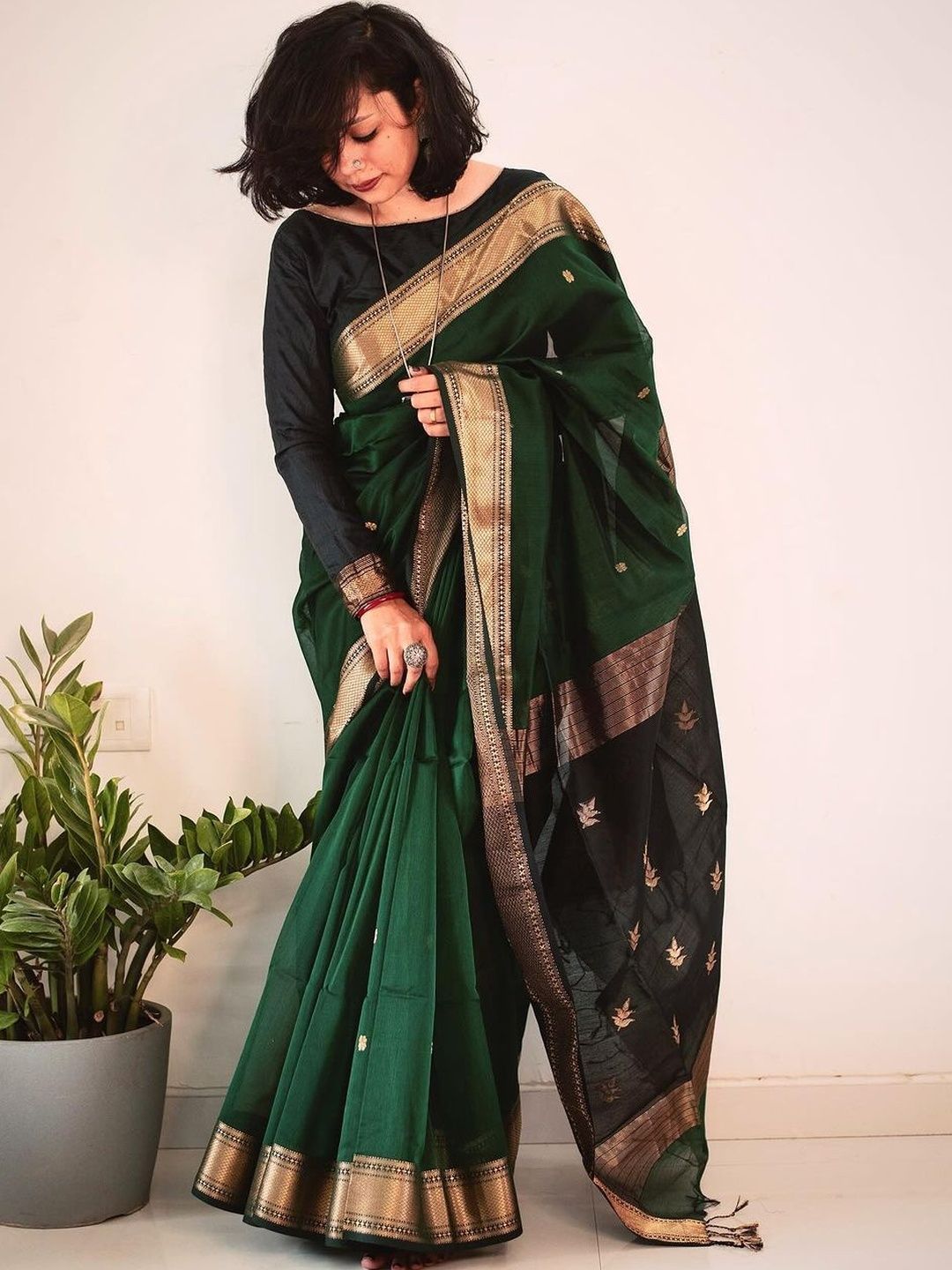 HOLLYBEE TELLS HOLLYBEE TELLS Woven Design Zari Silk Blend Bhagalpuri Saree