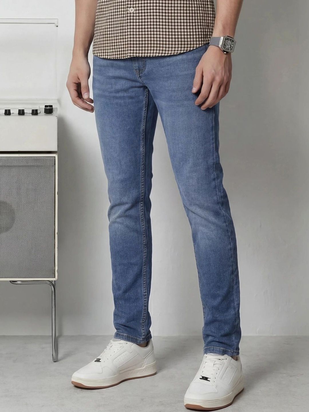 WROGN Men Slim Fit Mid-Rise Light Fade Stretchable Jeans